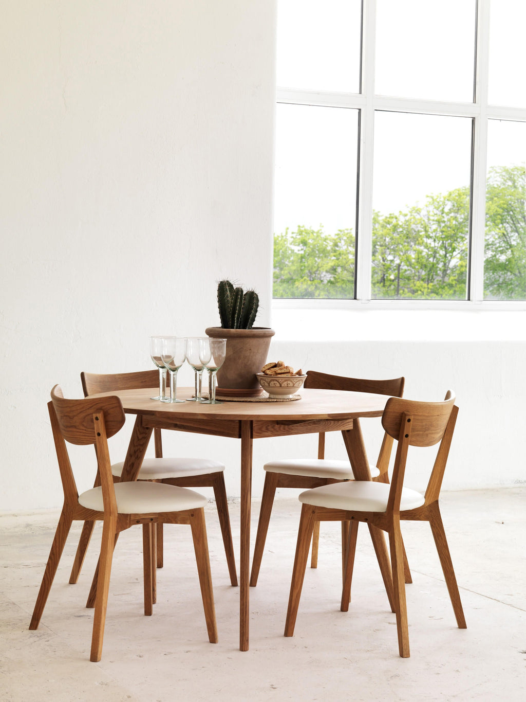 Yumi Round Oak Wood Dining Table, Ø 115 cm