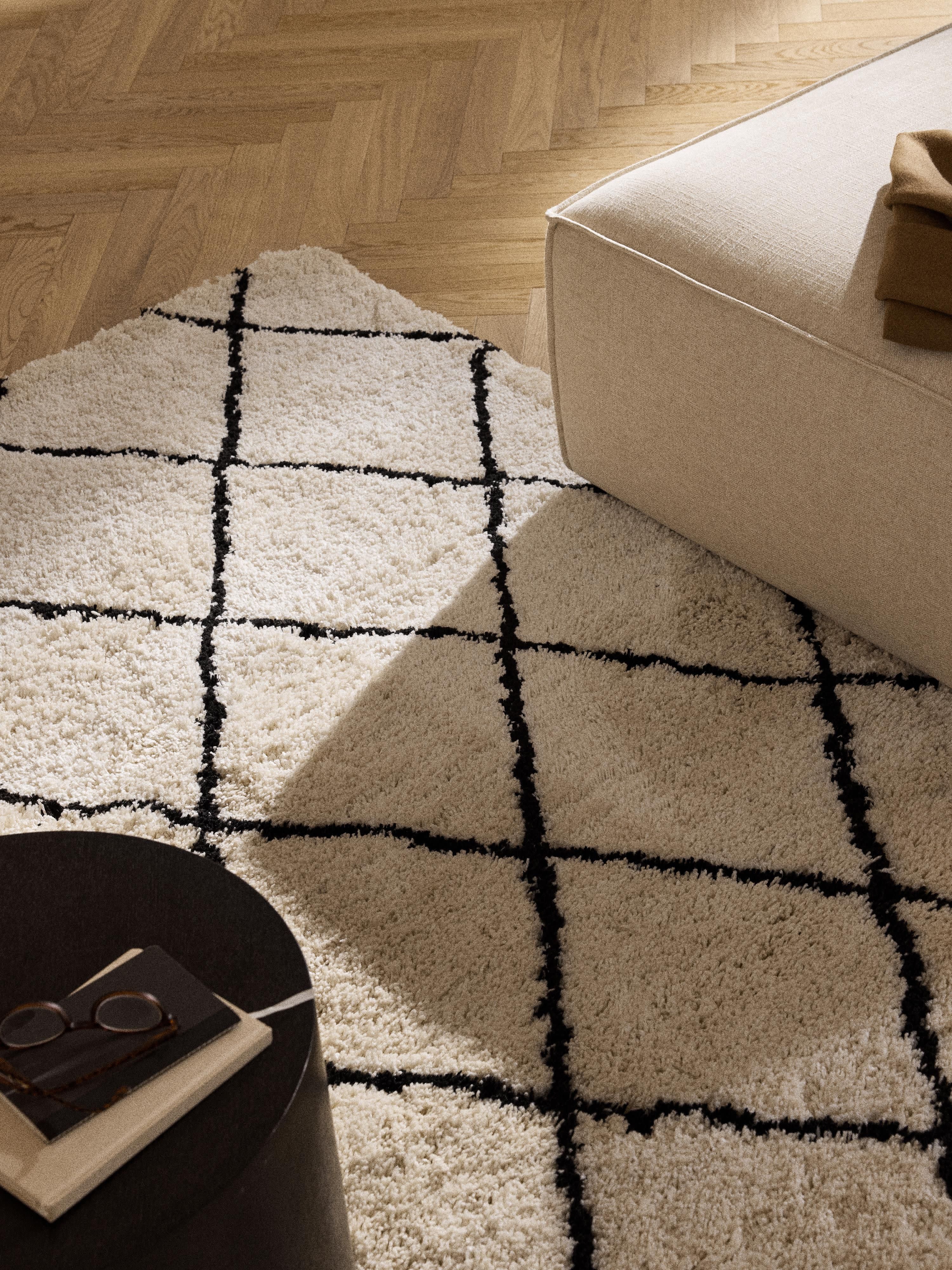 Naima Hand-Tufted Fluffy High-Pile Rug