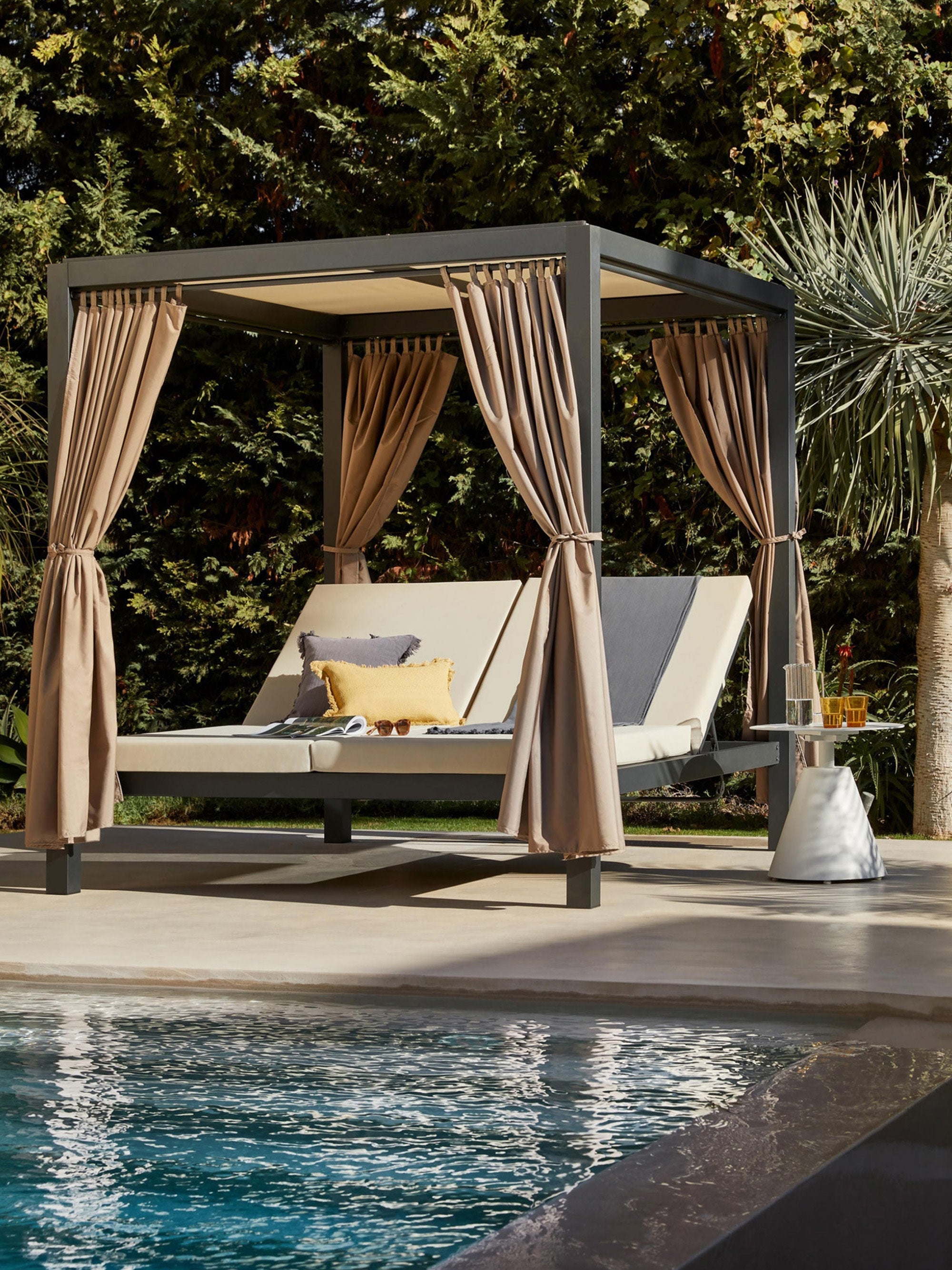 Dream Double Garden Daybed with Sunshade