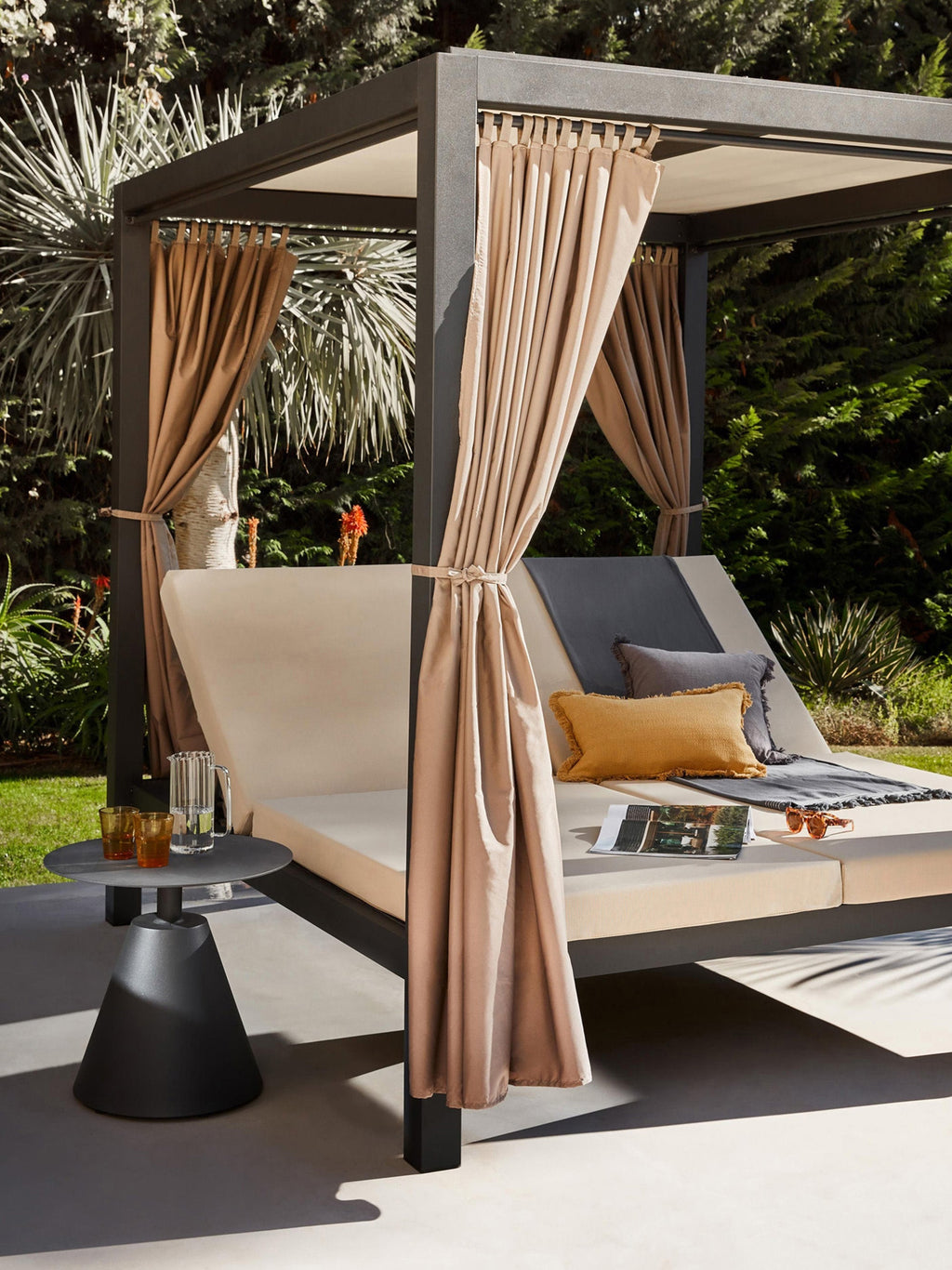 Dream Double Garden Daybed with Sunshade
