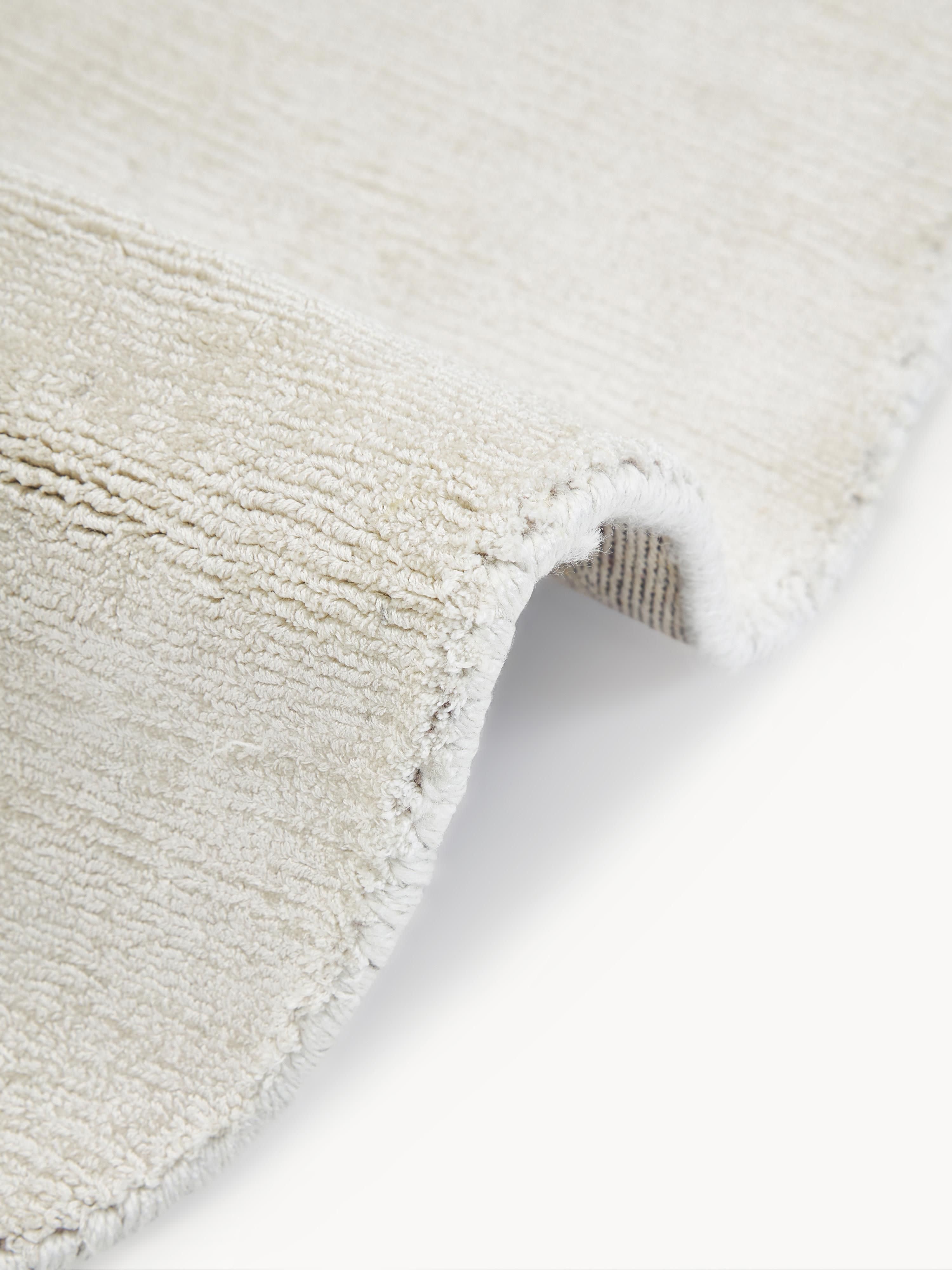 Jane Round Hand-Woven Viscose Rug