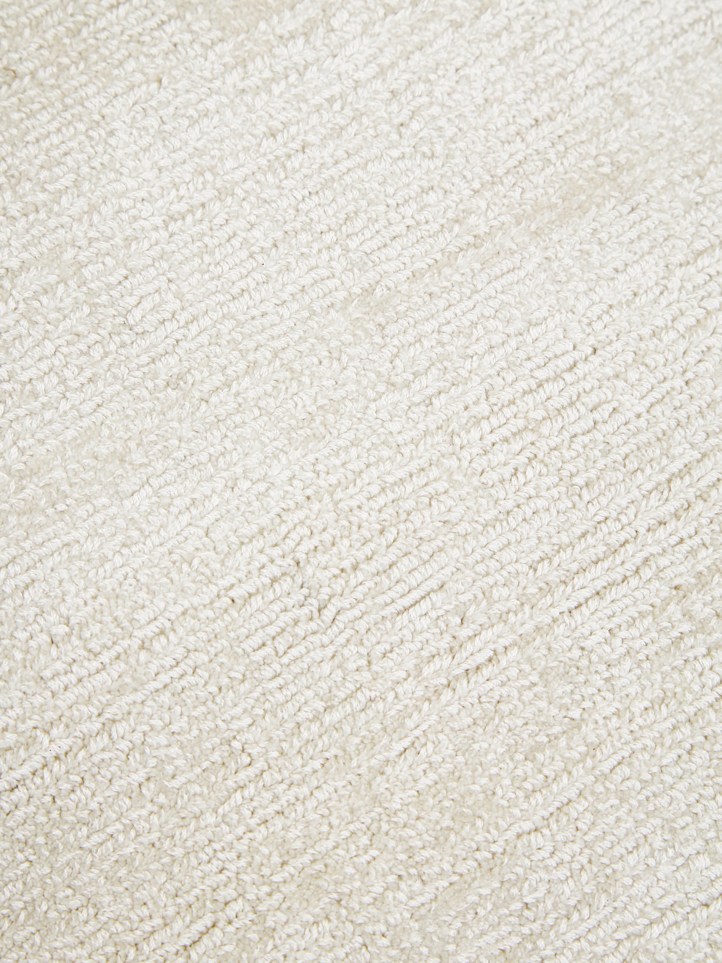 Jane Round Hand-Woven Viscose Rug