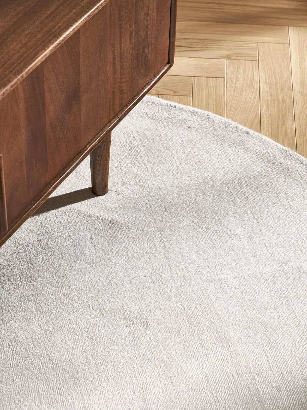 Jane Round Hand-Woven Viscose Rug