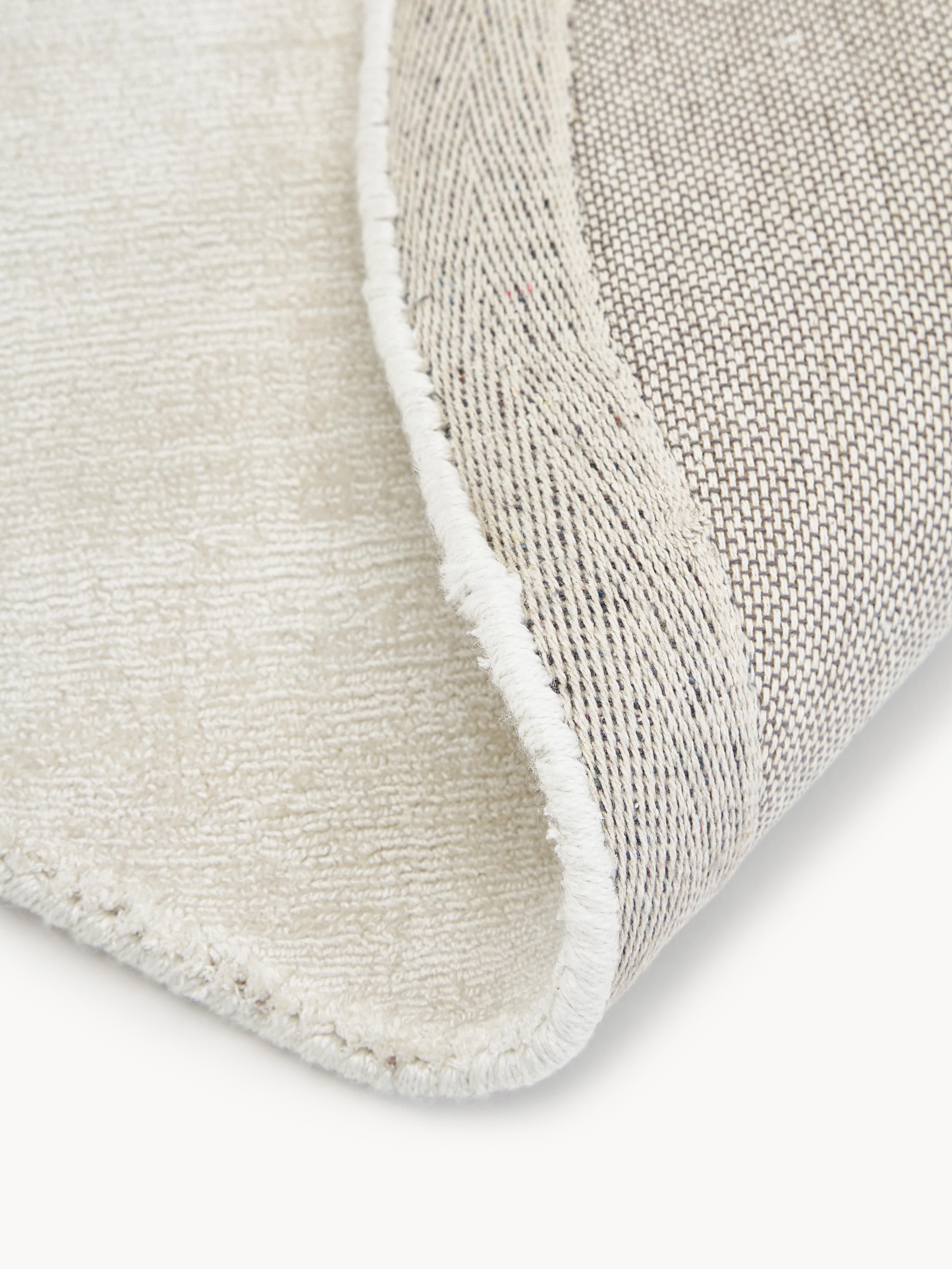 Jane Round Hand-Woven Viscose Rug