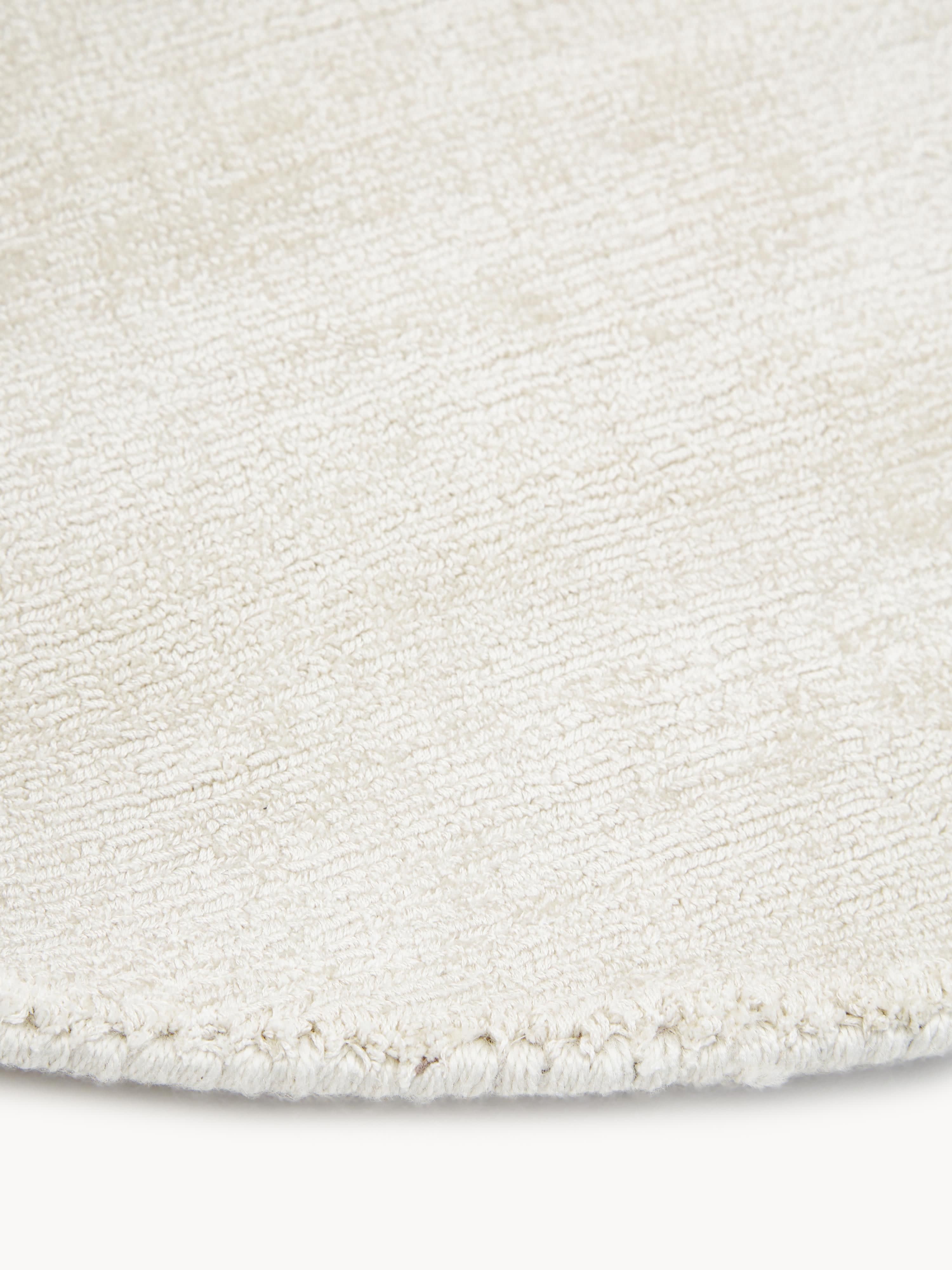 Jane Round Hand-Woven Viscose Rug