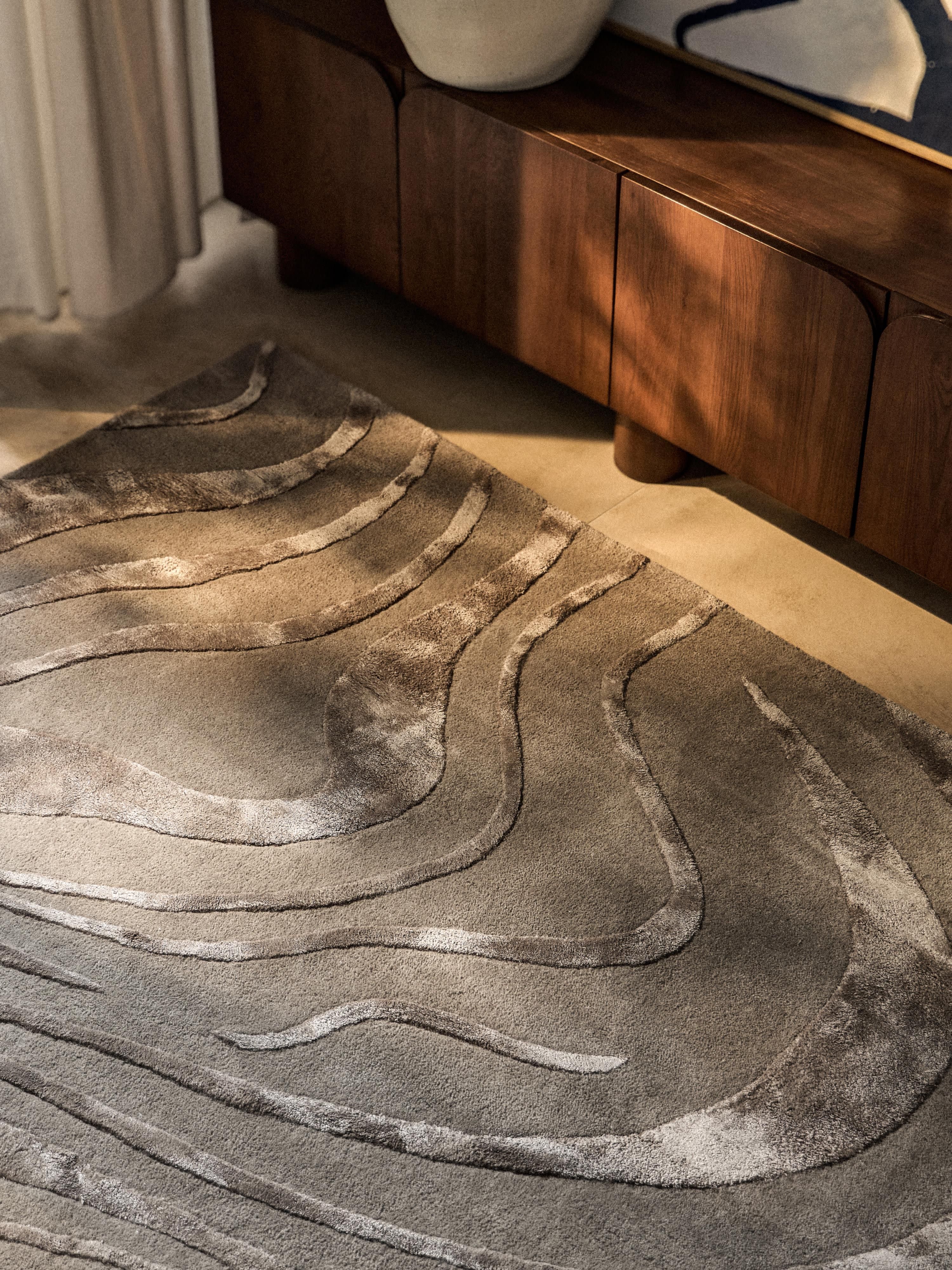 Winola Hand-Tufted High-Low Rug