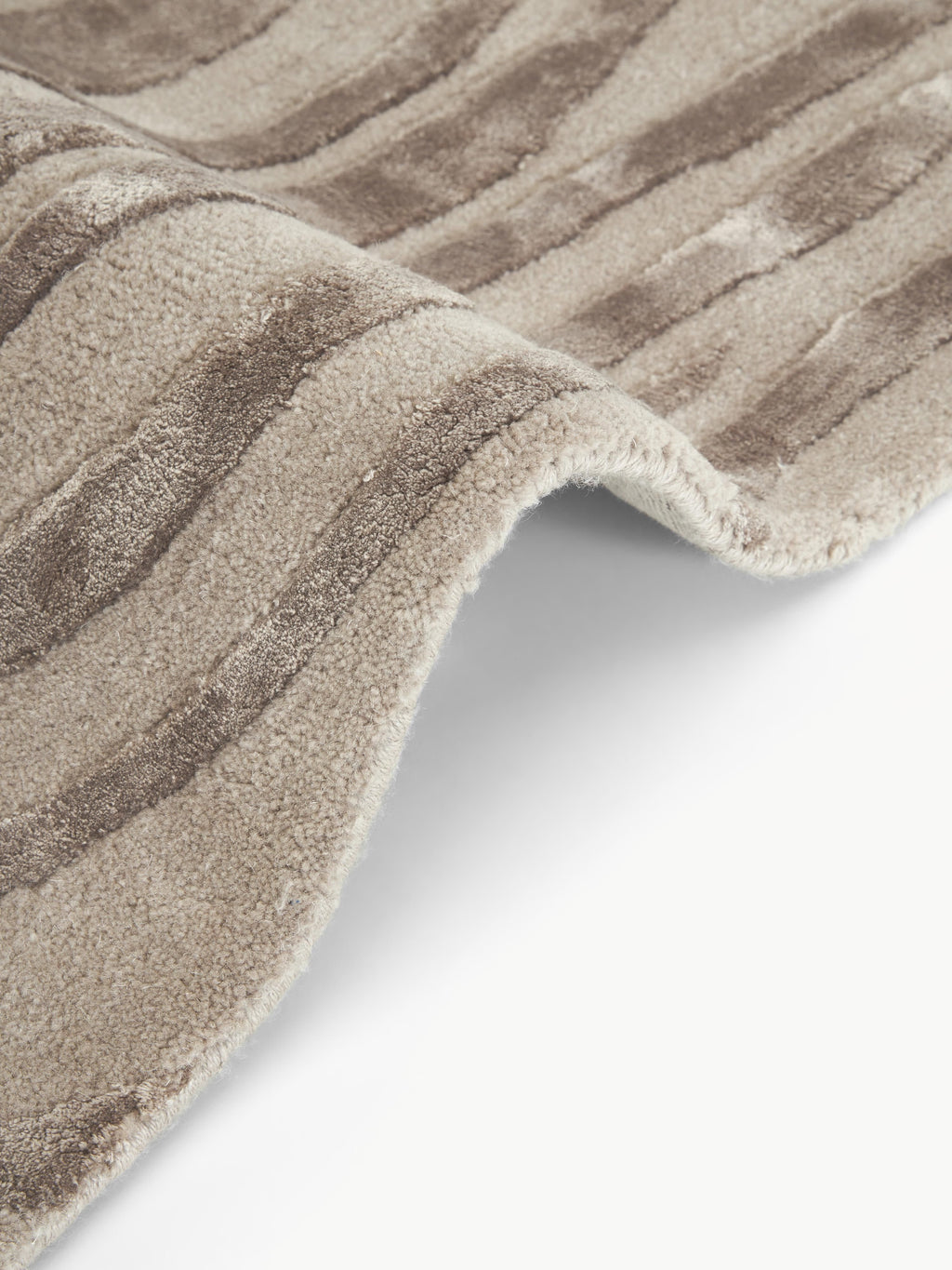Winola Hand-Tufted High-Low Rug