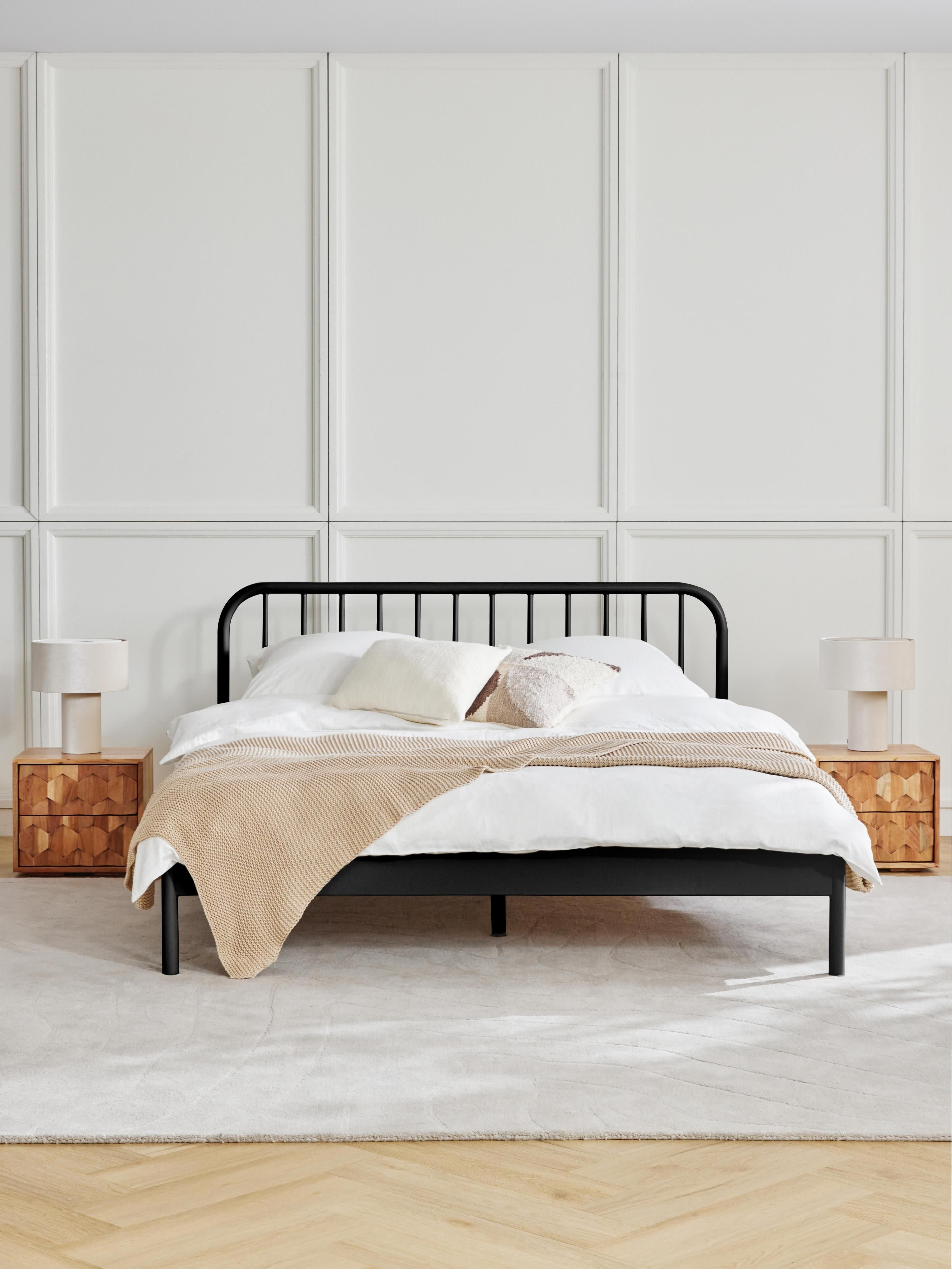 Sanna Metal Bed