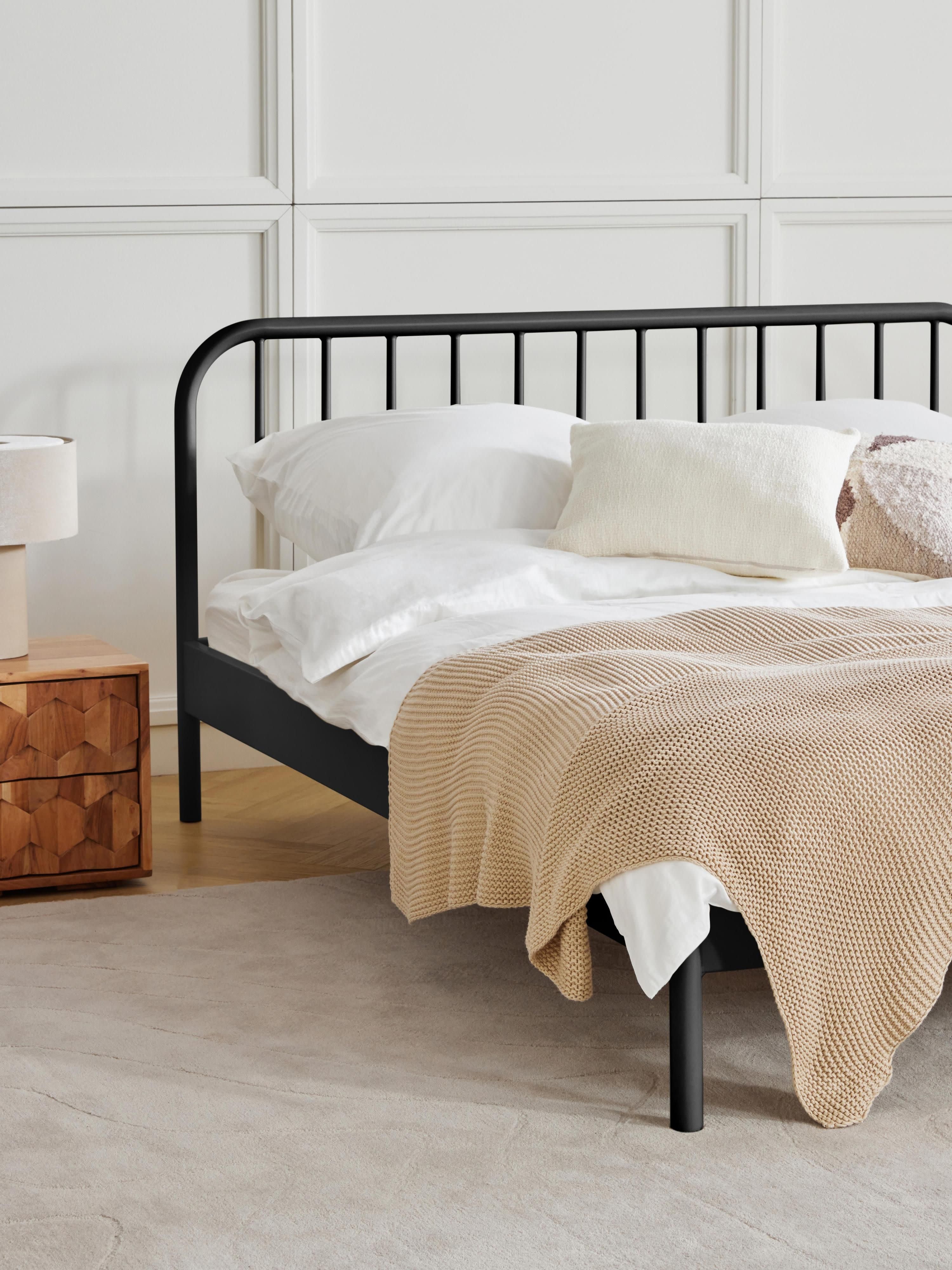 Sanna Metal Bed