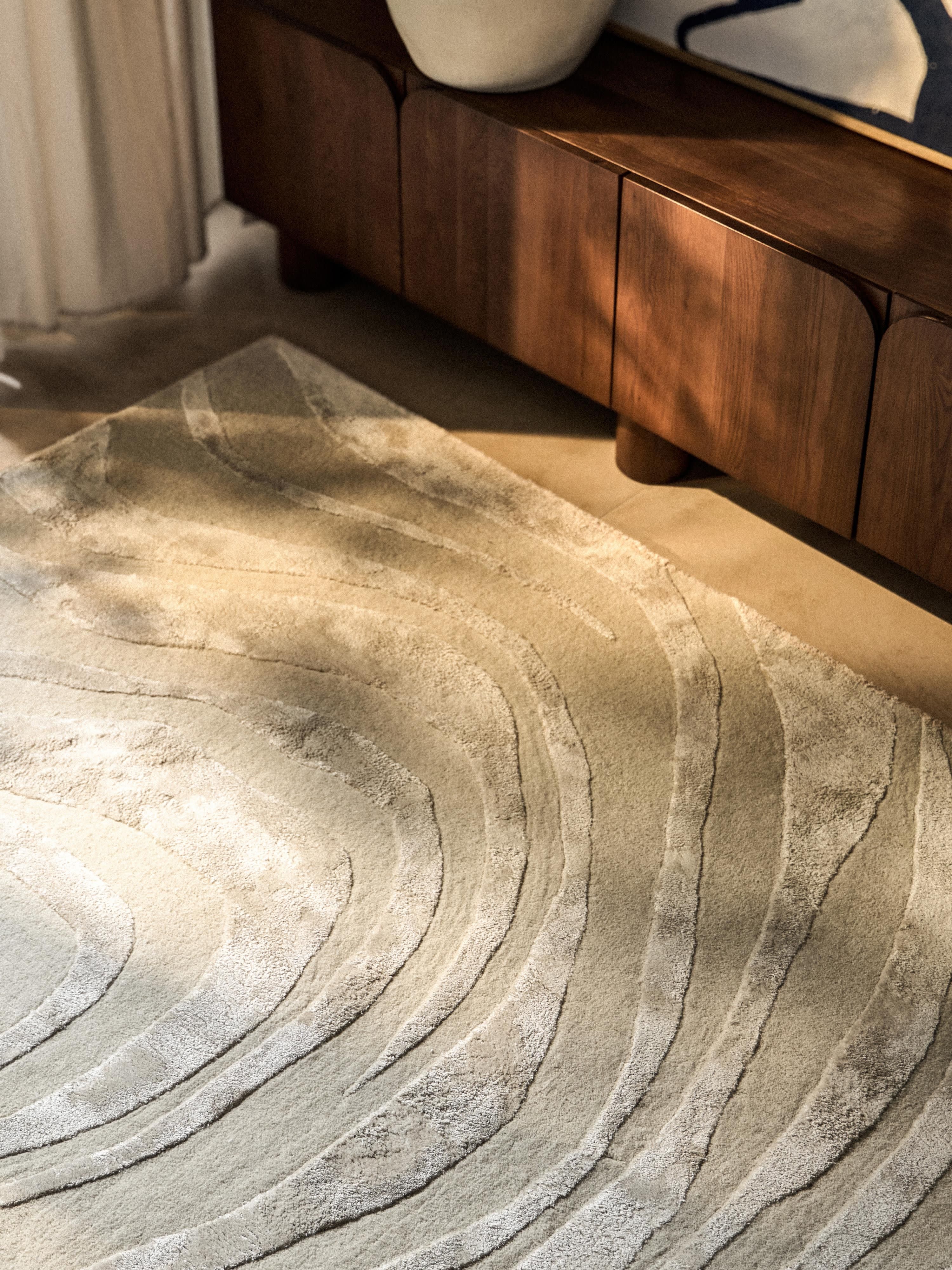 Winola Hand-Tufted High-Low Rug