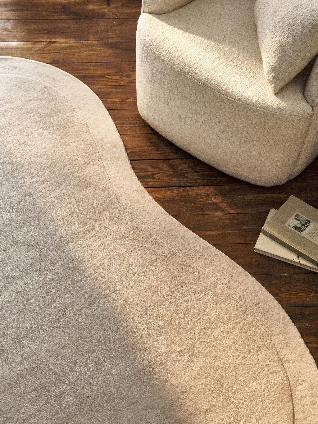 Kadey Organic-Shaped Hand-Tufted Wool Rug