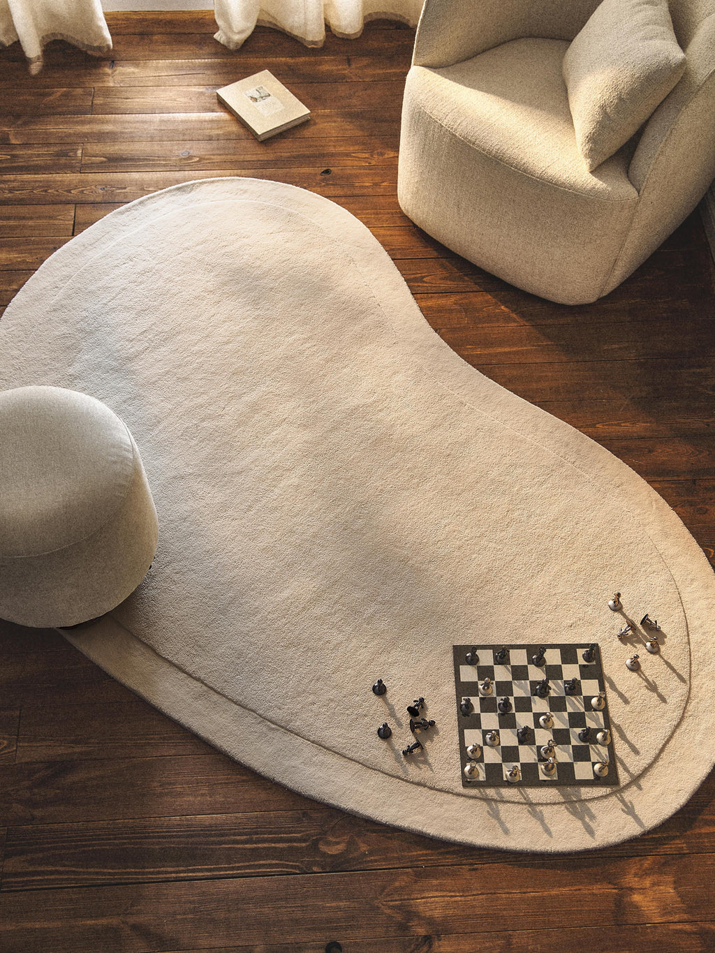 Kadey Organic-Shaped Hand-Tufted Wool Rug