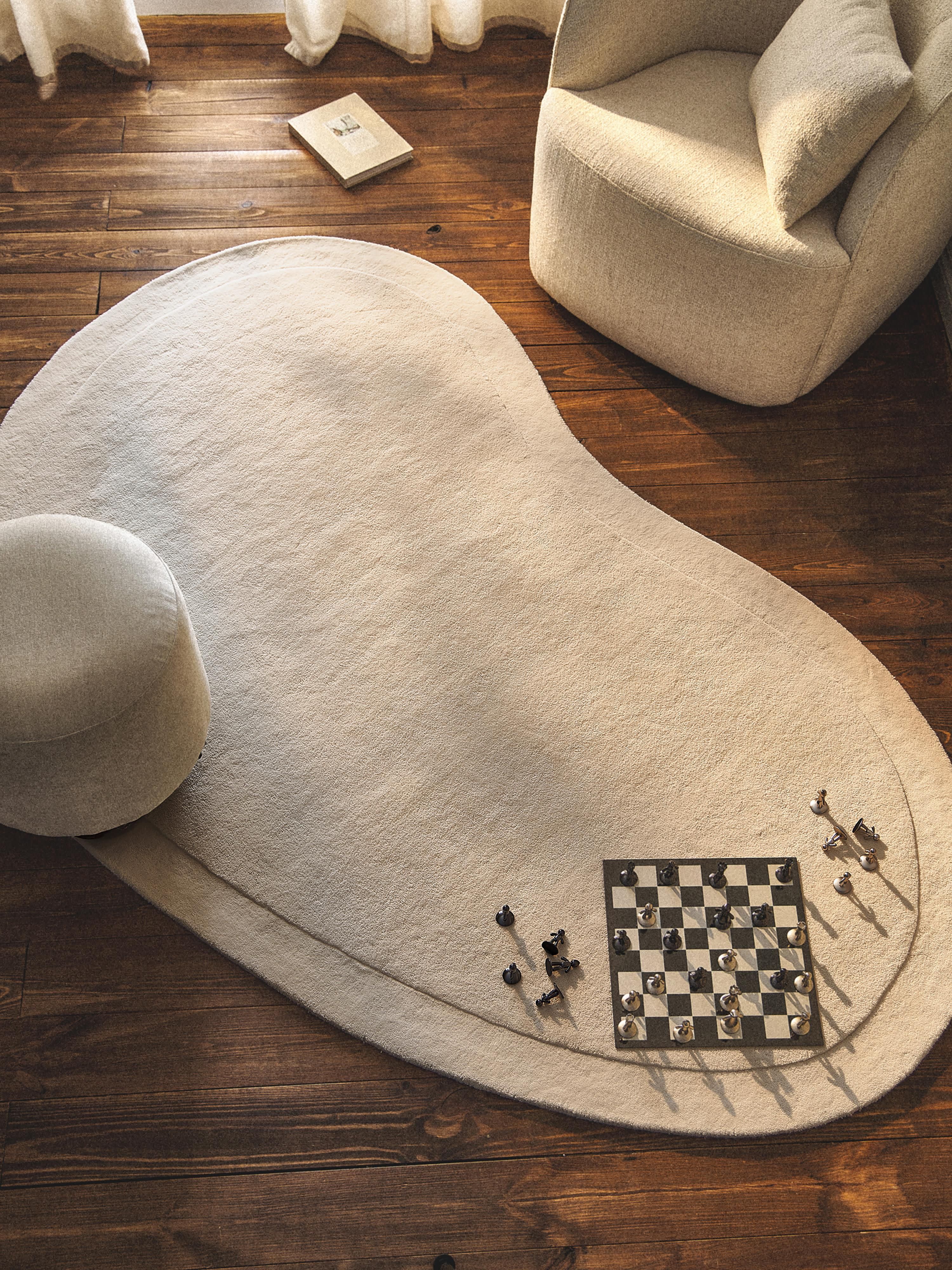 Kadey Organic-Shaped Hand-Tufted Wool Rug
