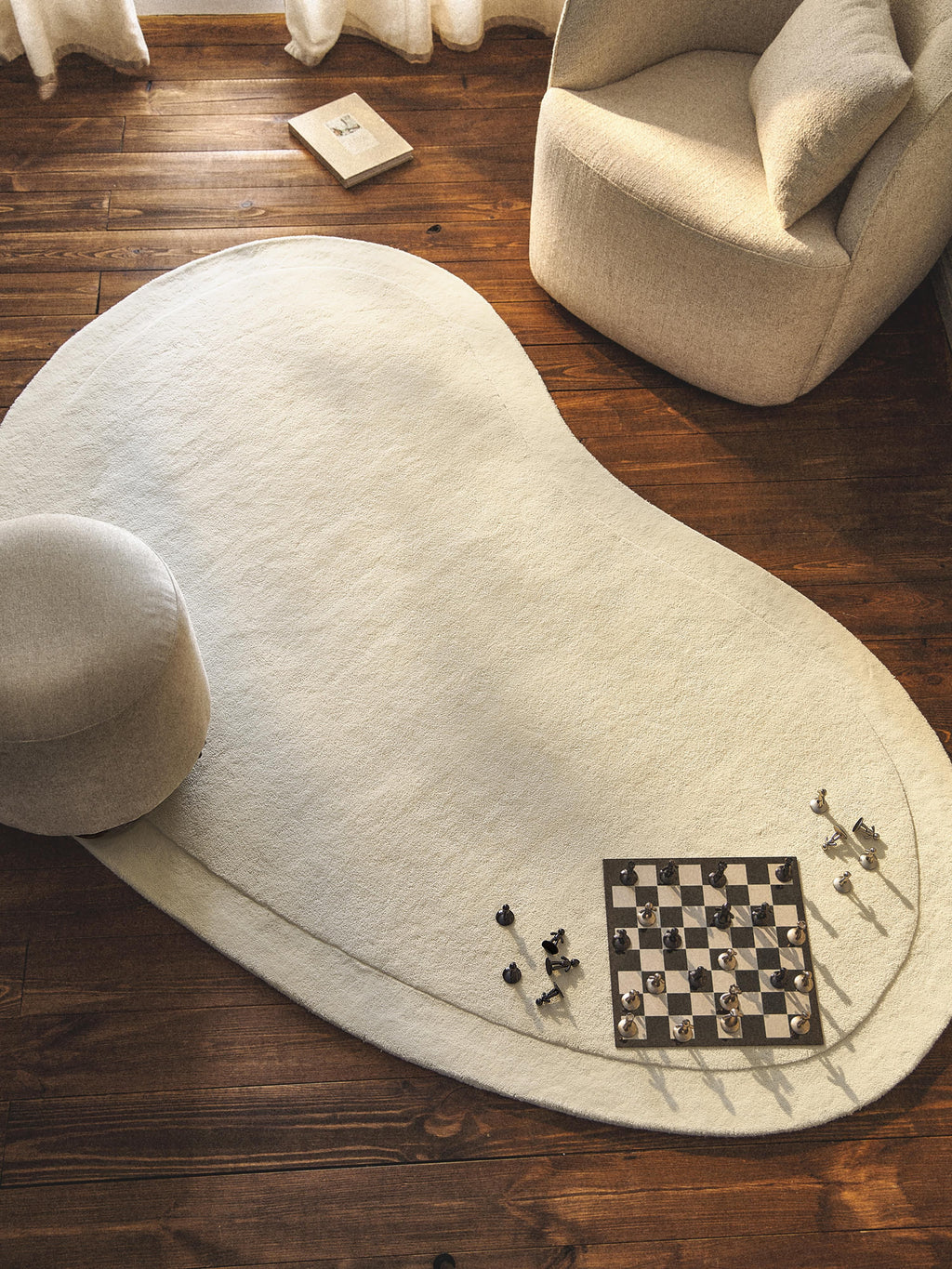 Kadey Organic-Shaped Hand-Tufted Wool Rug