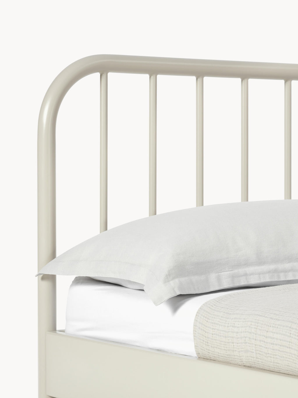 Sanna Metal Bed