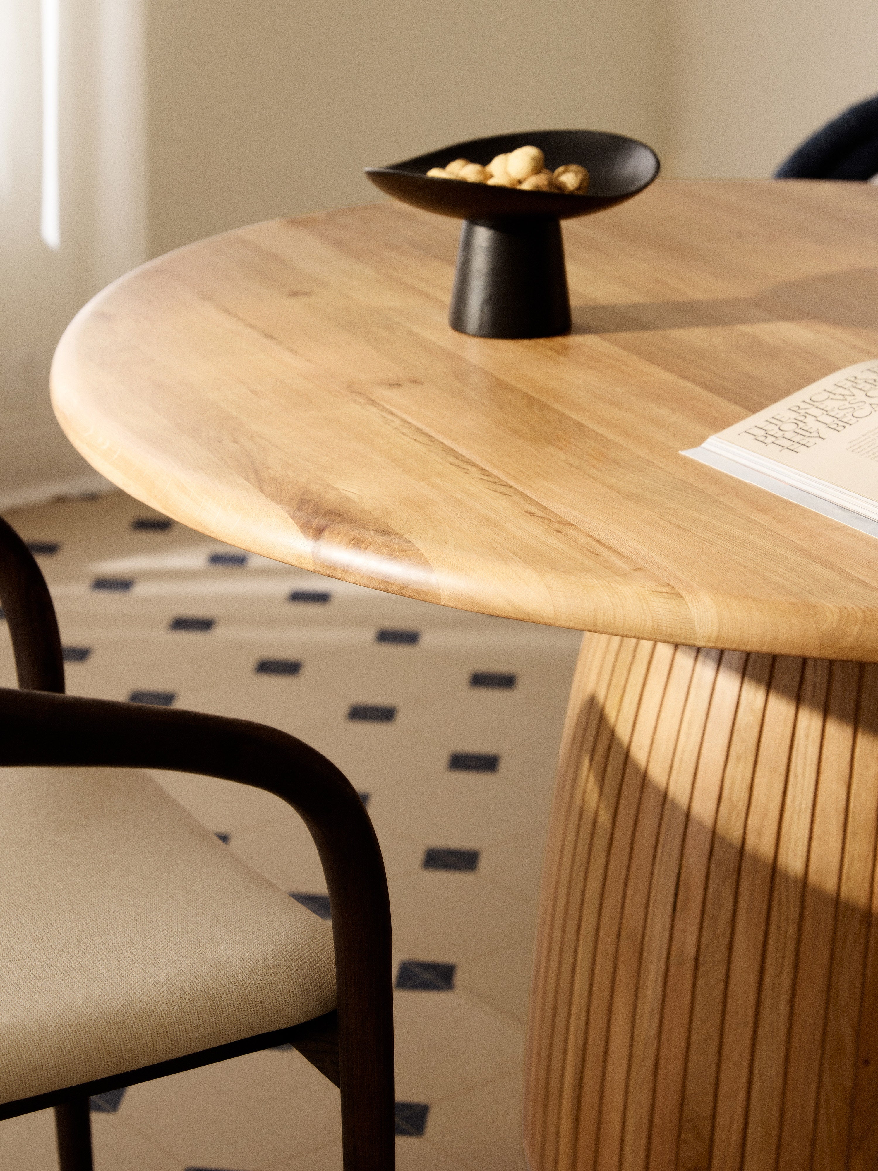 Nelly Round Dining Table with Groove Structure, in various sizes