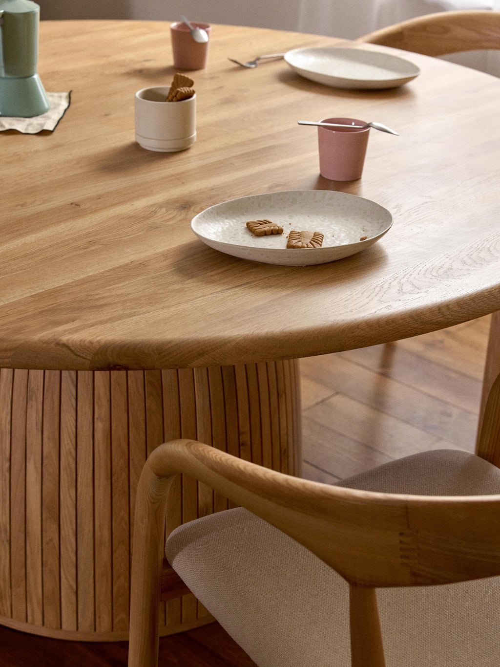Nelly Round Dining Table with Groove Structure, in various sizes