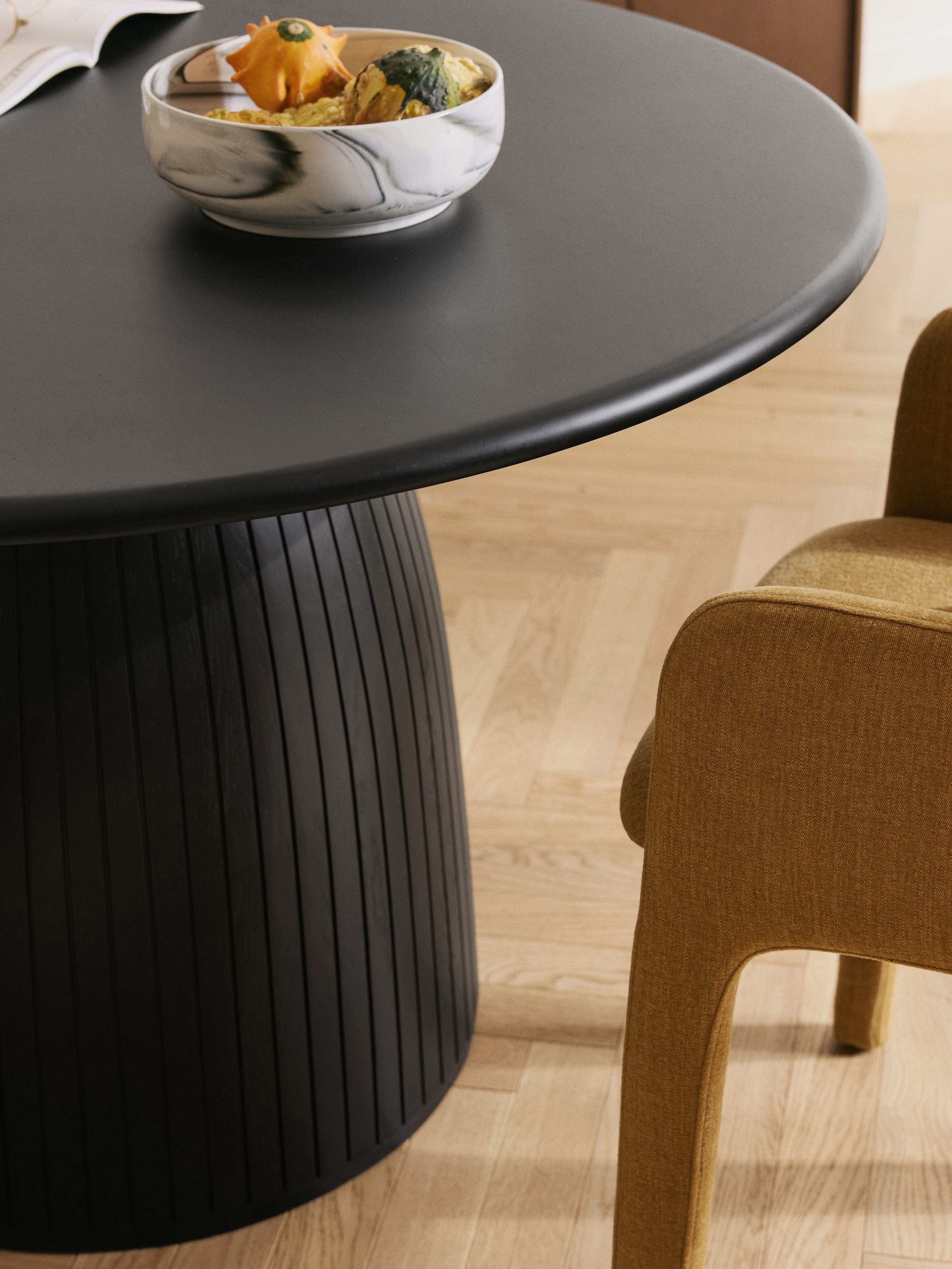 Nelly Round Dining Table with Groove Structure, in various sizes