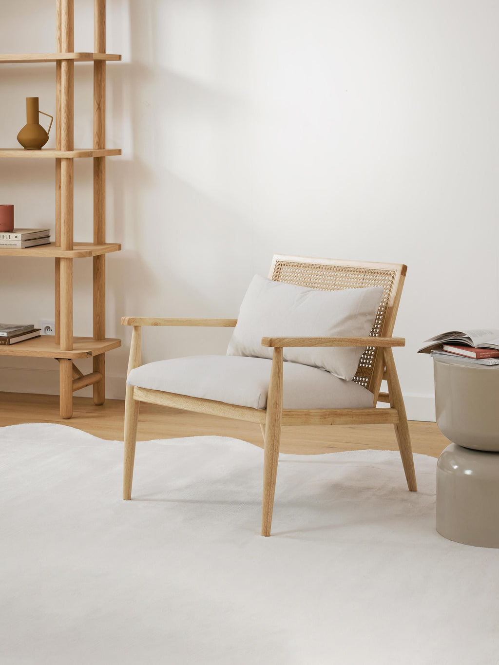 Manuell Rubberwood Lounge Chair