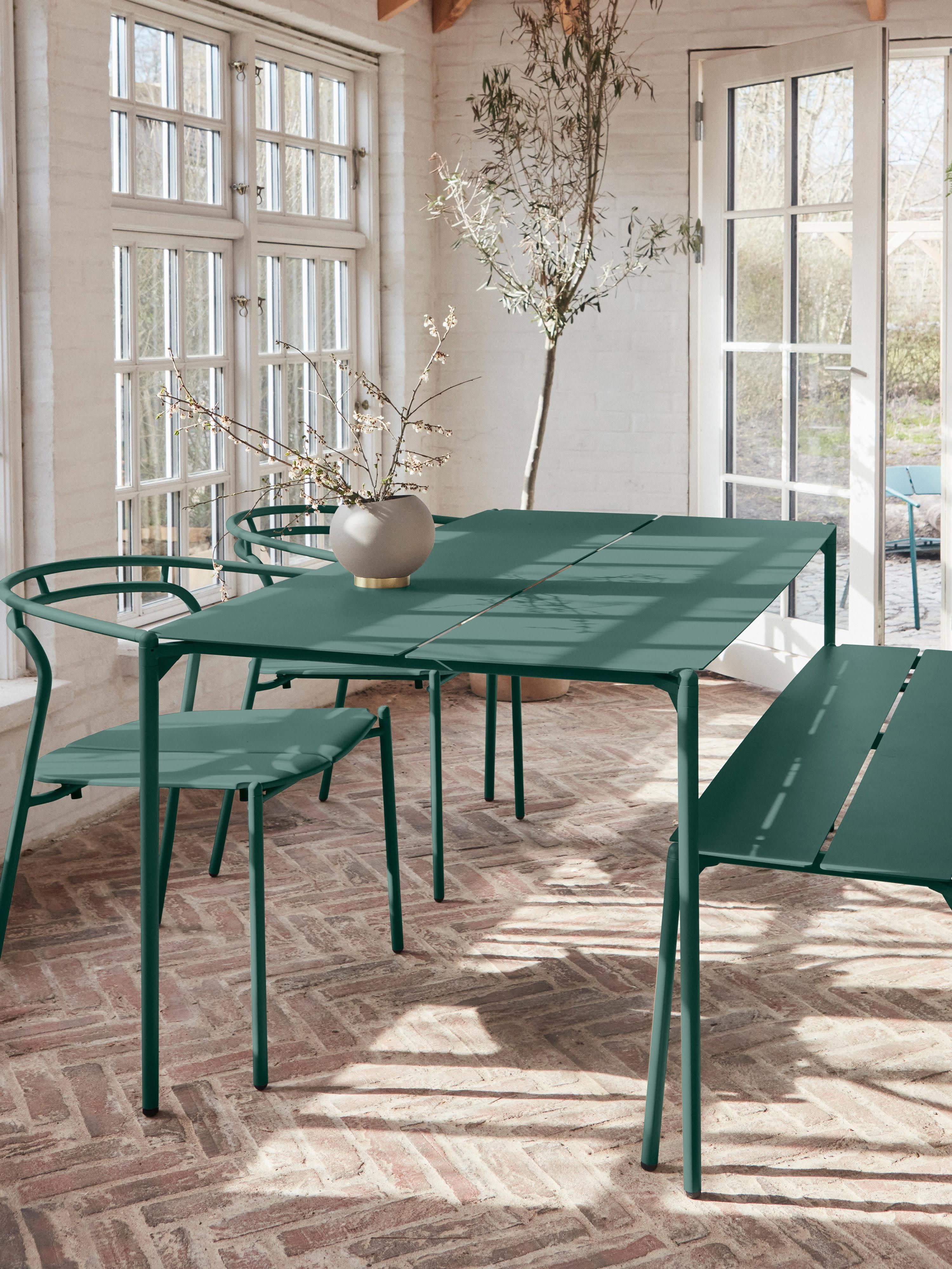 Novo Garden Dining Table