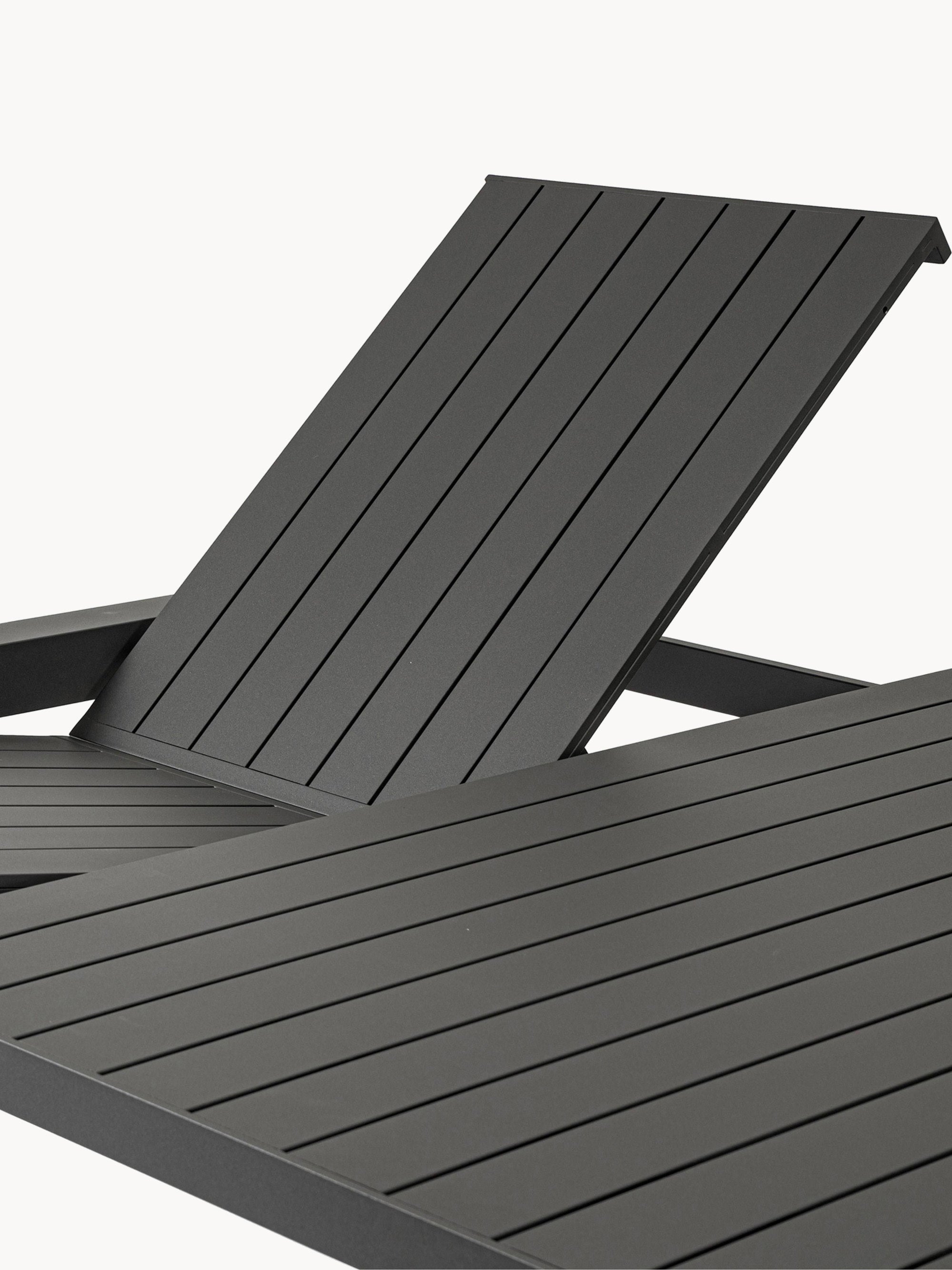 Kiplin Extendable Garden Table, 97 - 150 x 150 cm