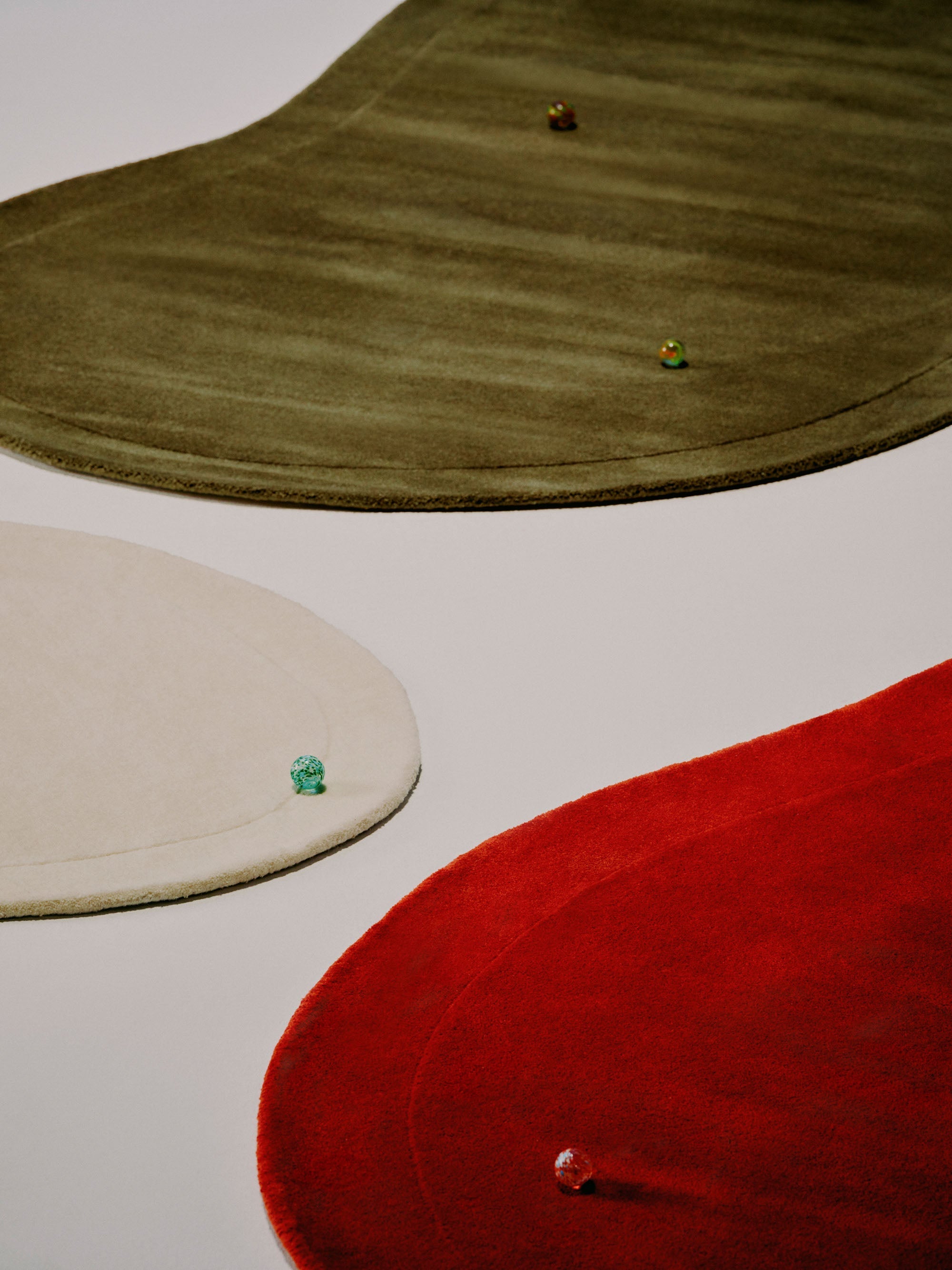 Kadey Organic-Shaped Hand-Tufted Wool Rug