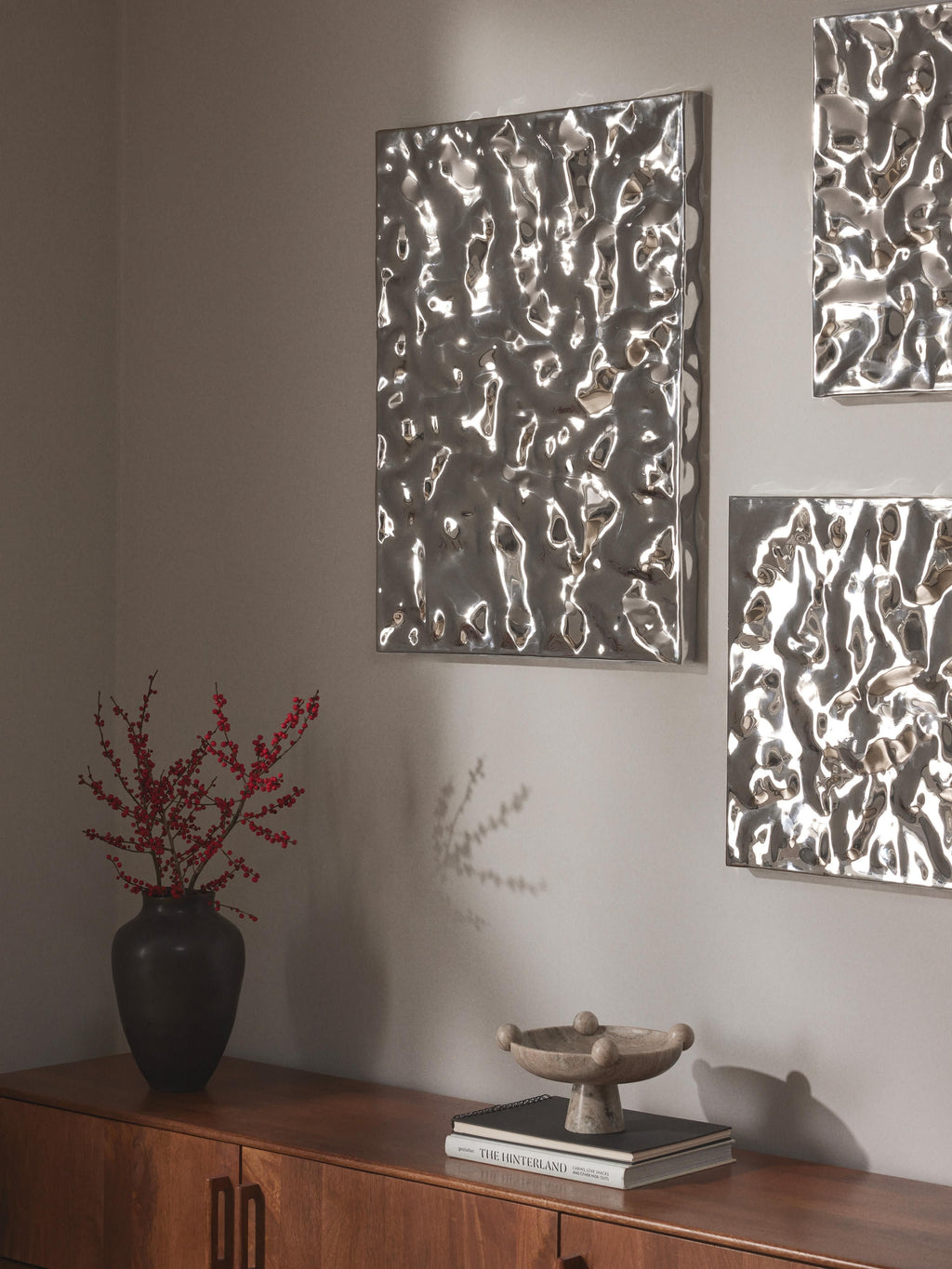Splash Wall Object with Hammered Surface