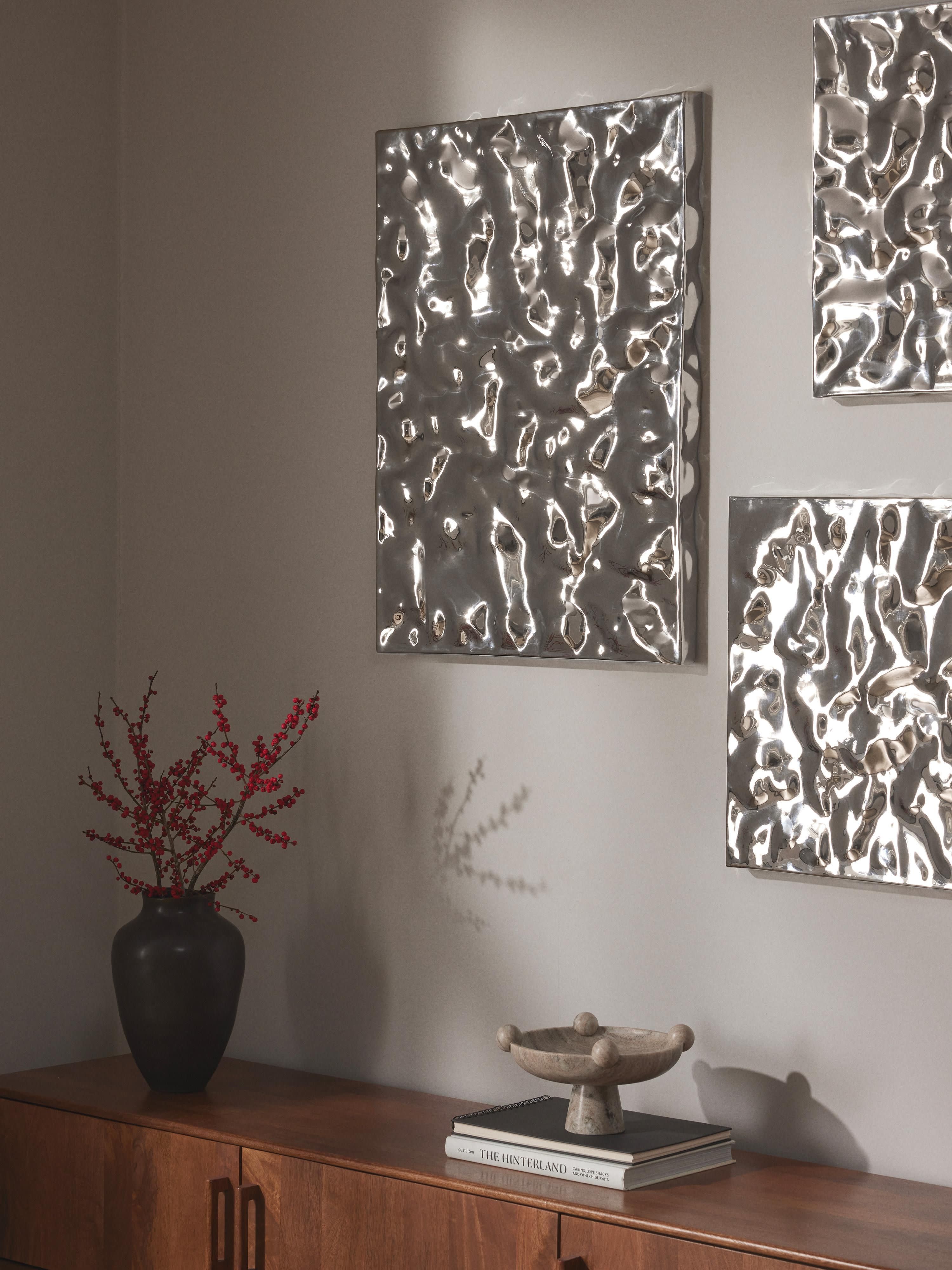 Splash Wall Object with Hammered Surface