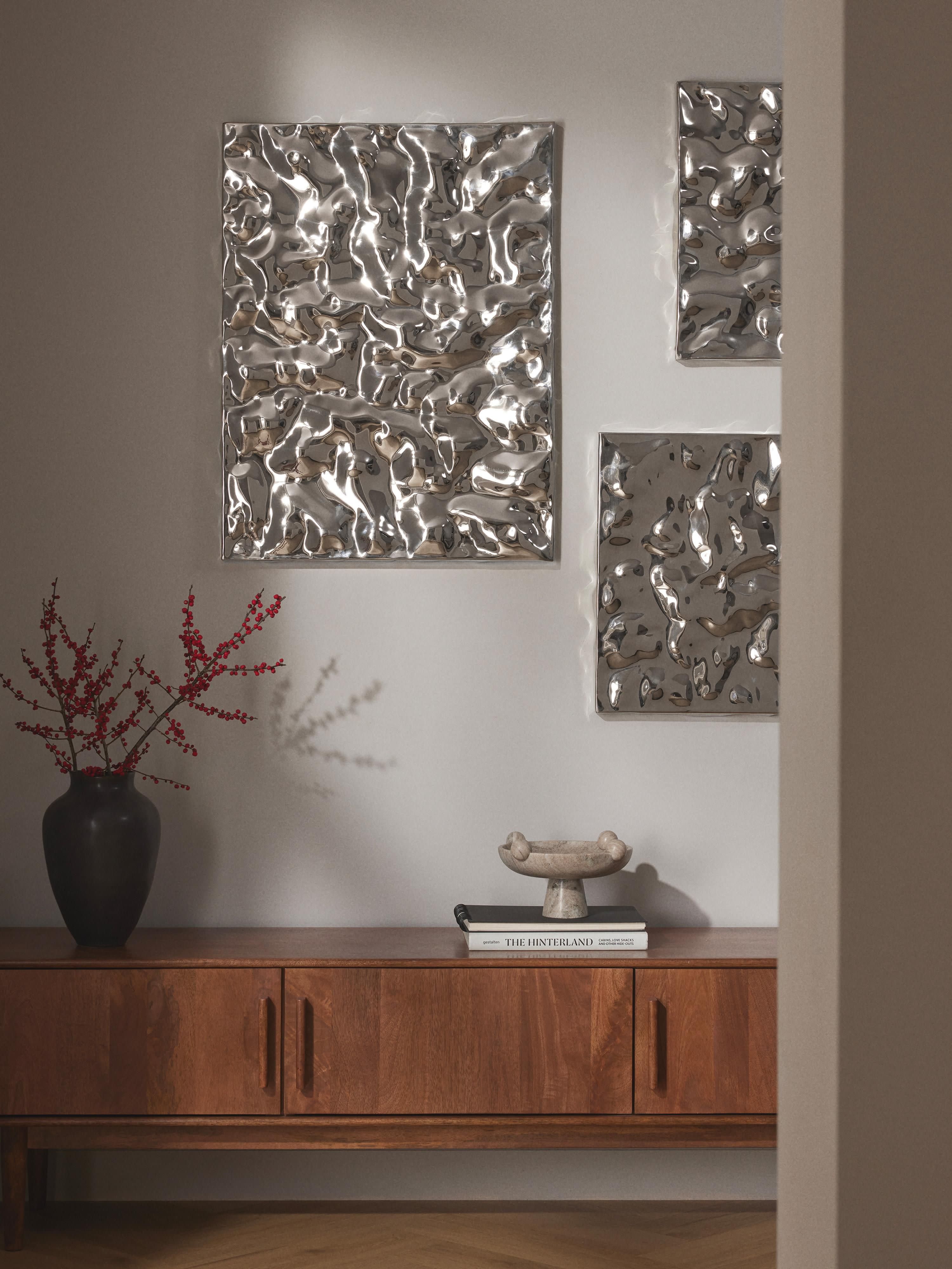 Splash Wall Object with Hammered Surface