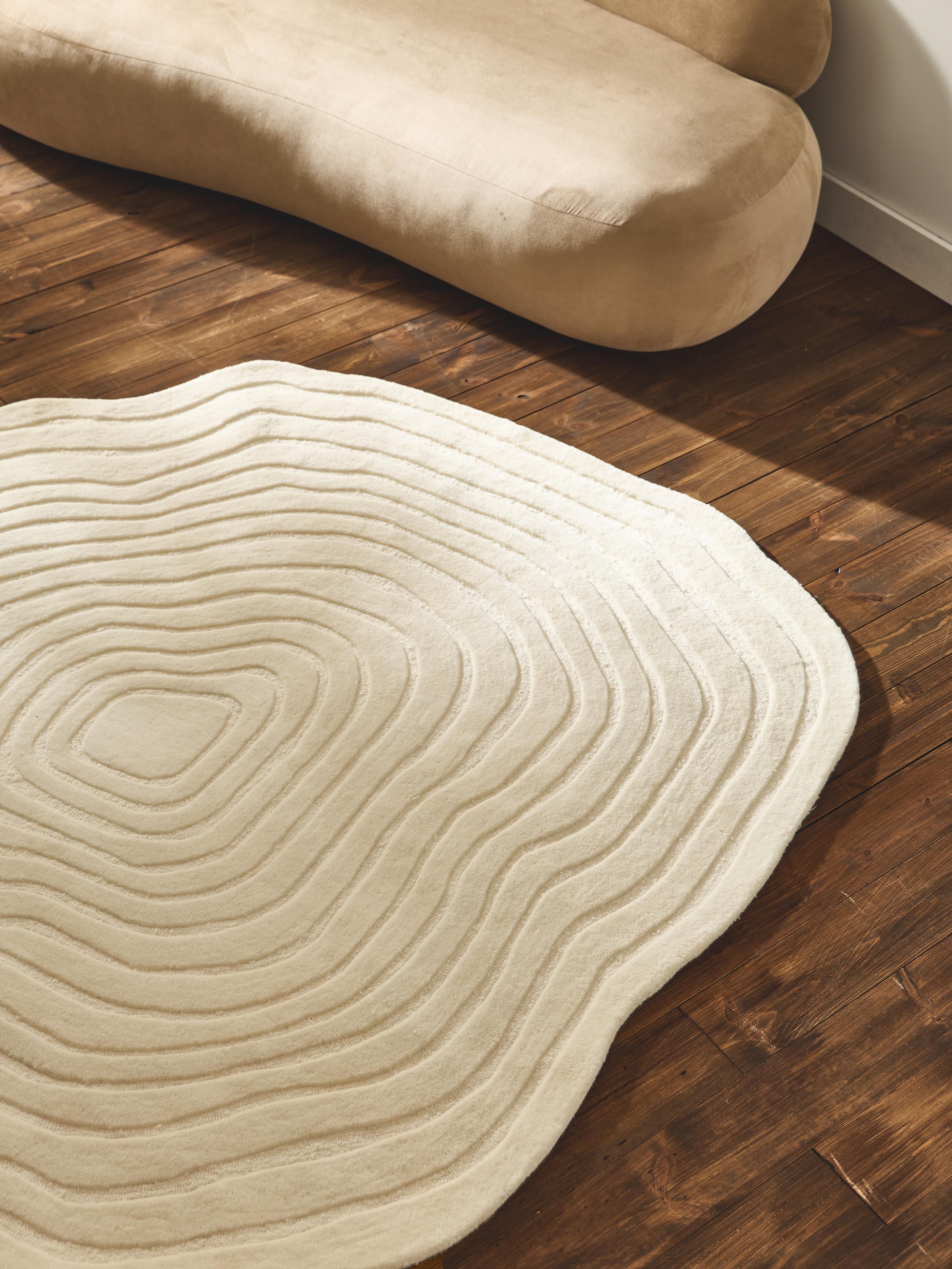Niria Organic-Shaped Hand-Tufted Wool Rug