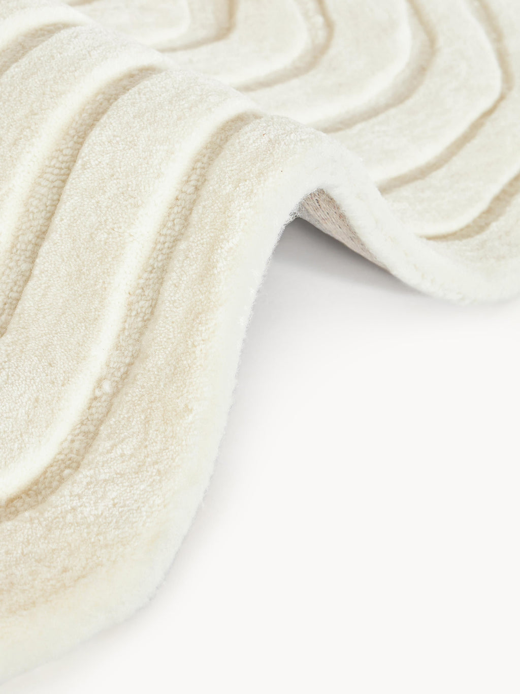 Niria Organic-Shaped Hand-Tufted Wool Rug