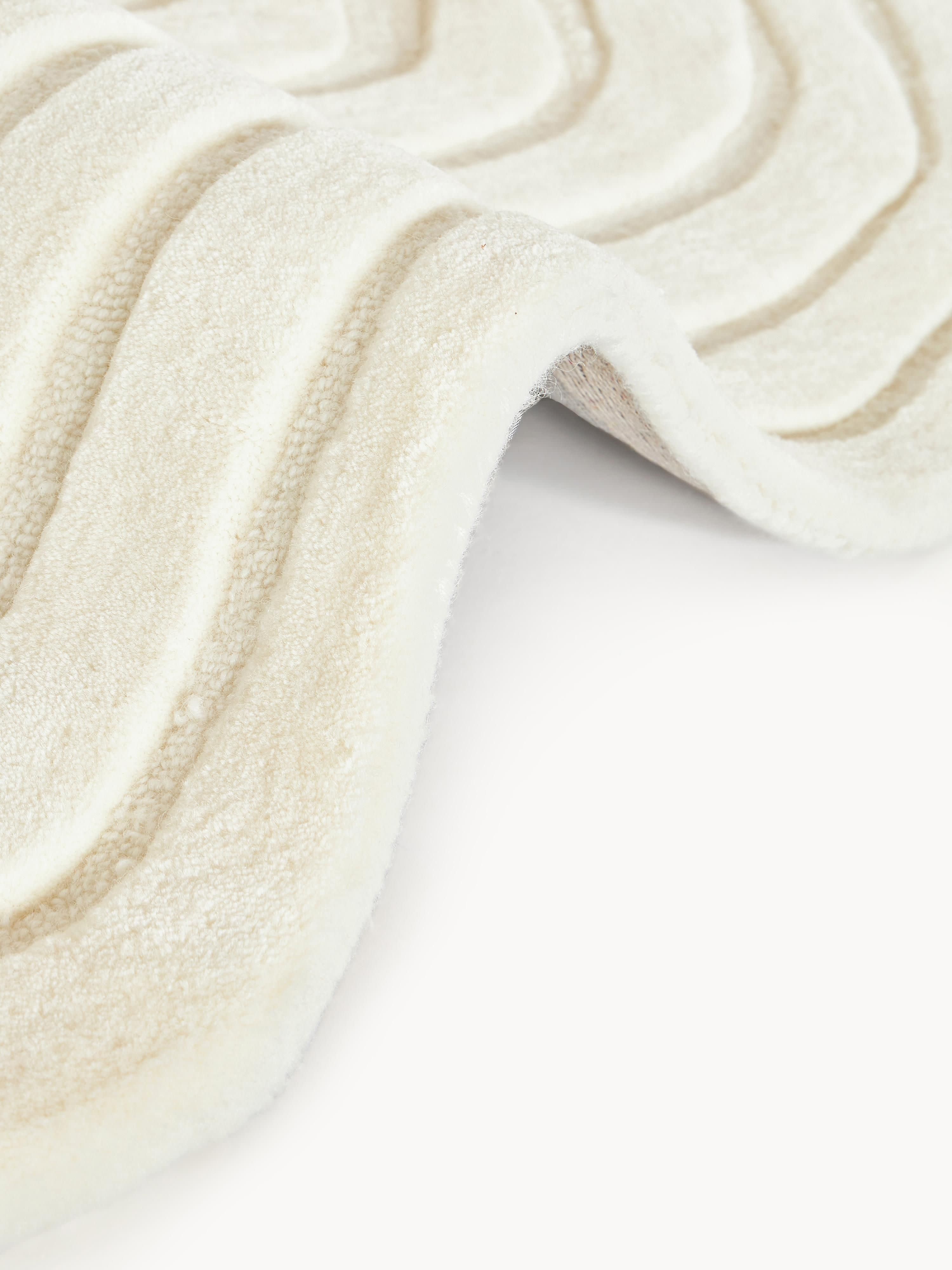 Niria Organic-Shaped Hand-Tufted Wool Rug