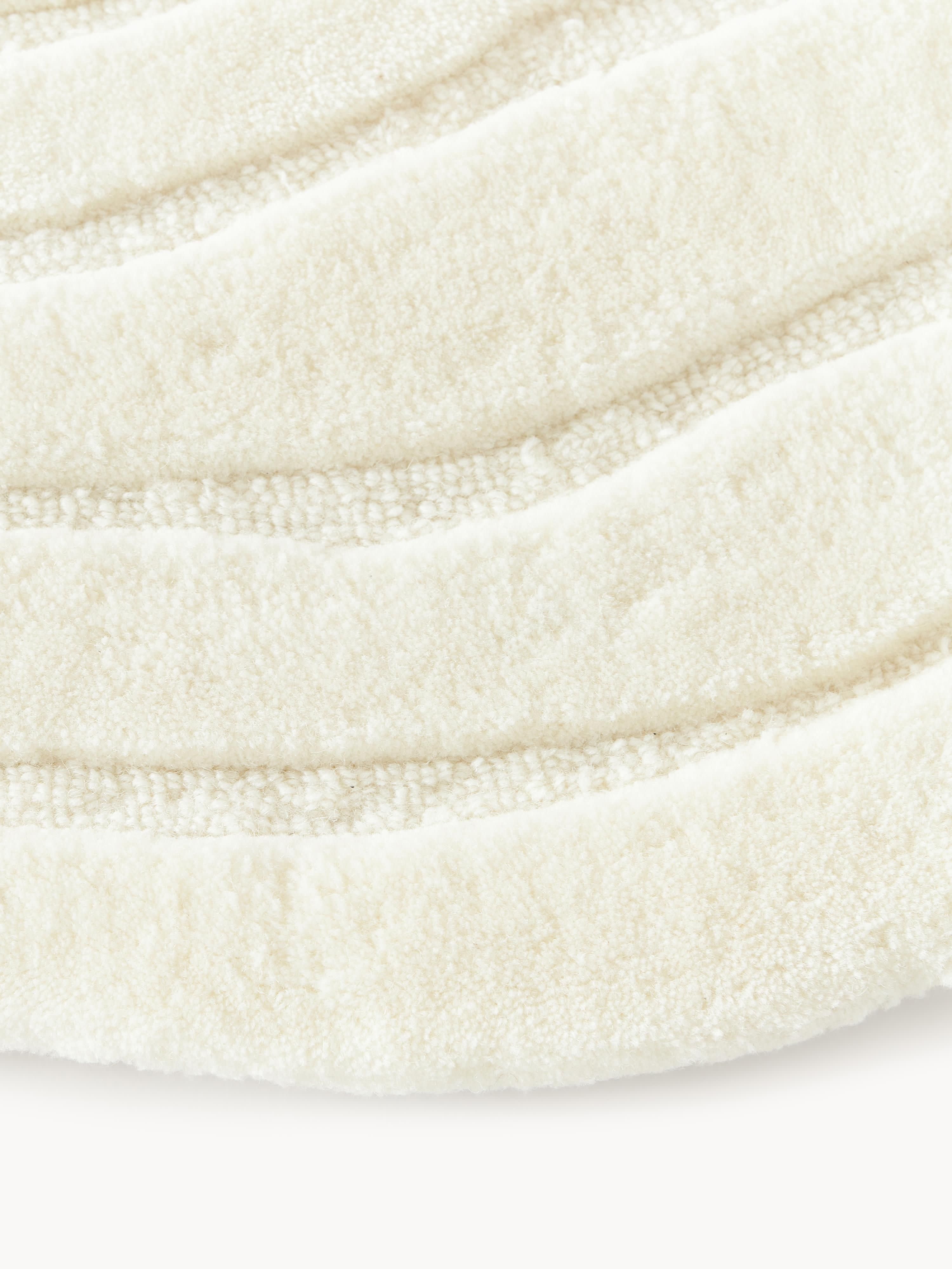 Niria Organic-Shaped Hand-Tufted Wool Rug