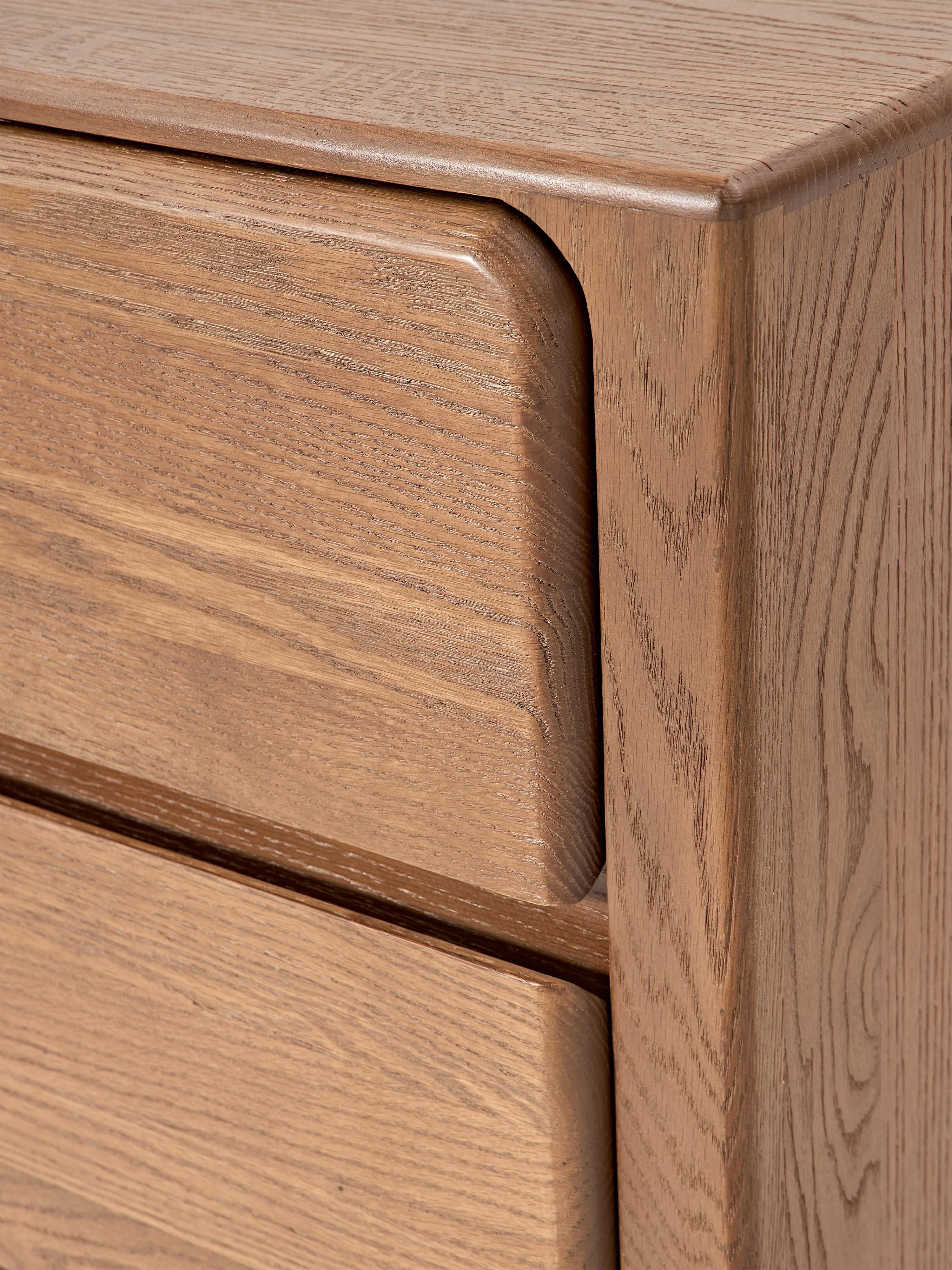 Chandler Oak Wood Chest of Drawers