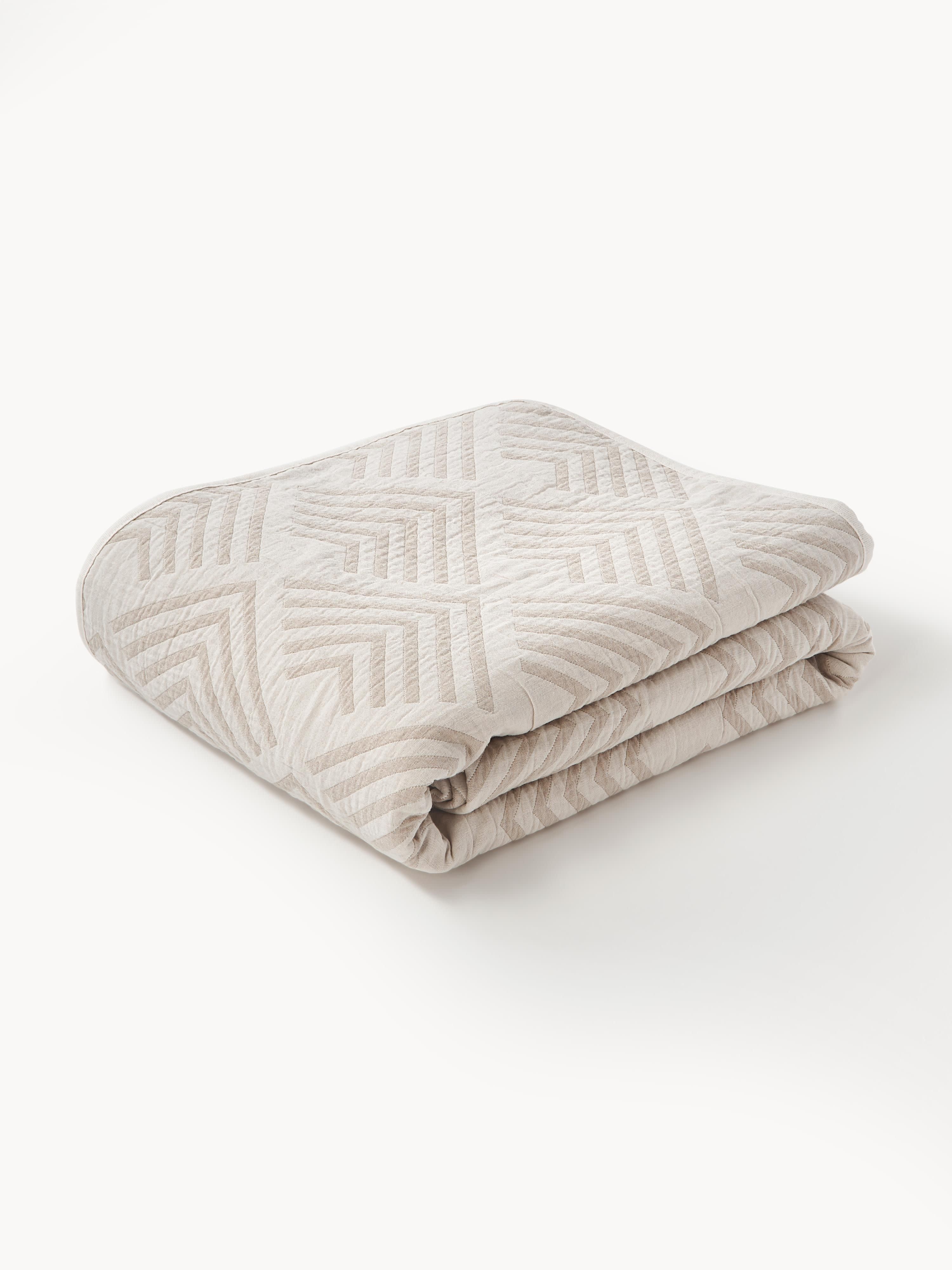 Gallery image 1 - Jacquard Bedspread Milano with Graphic Pattern