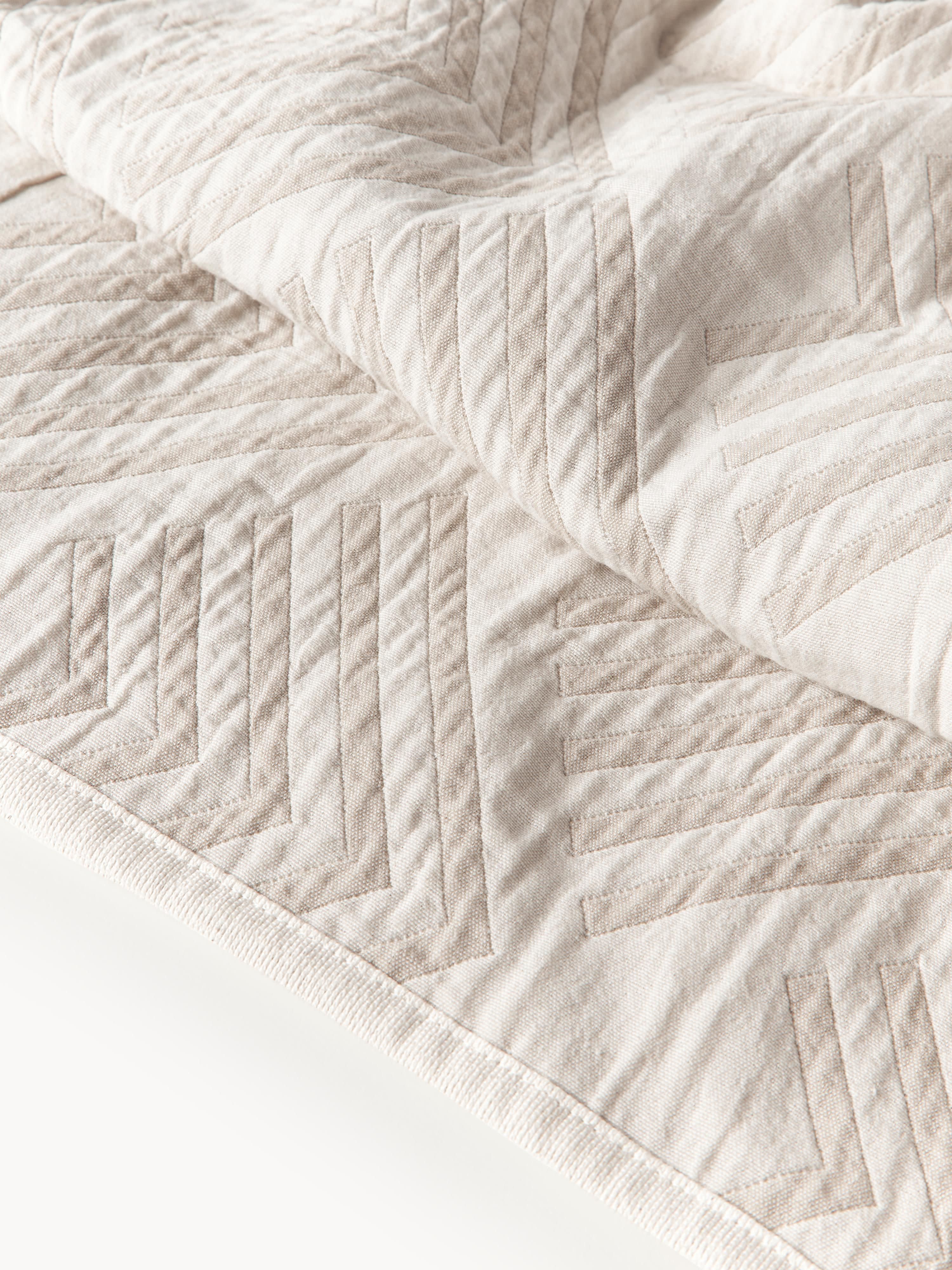 Milano Jacquard Bedspread with Graphic Pattern