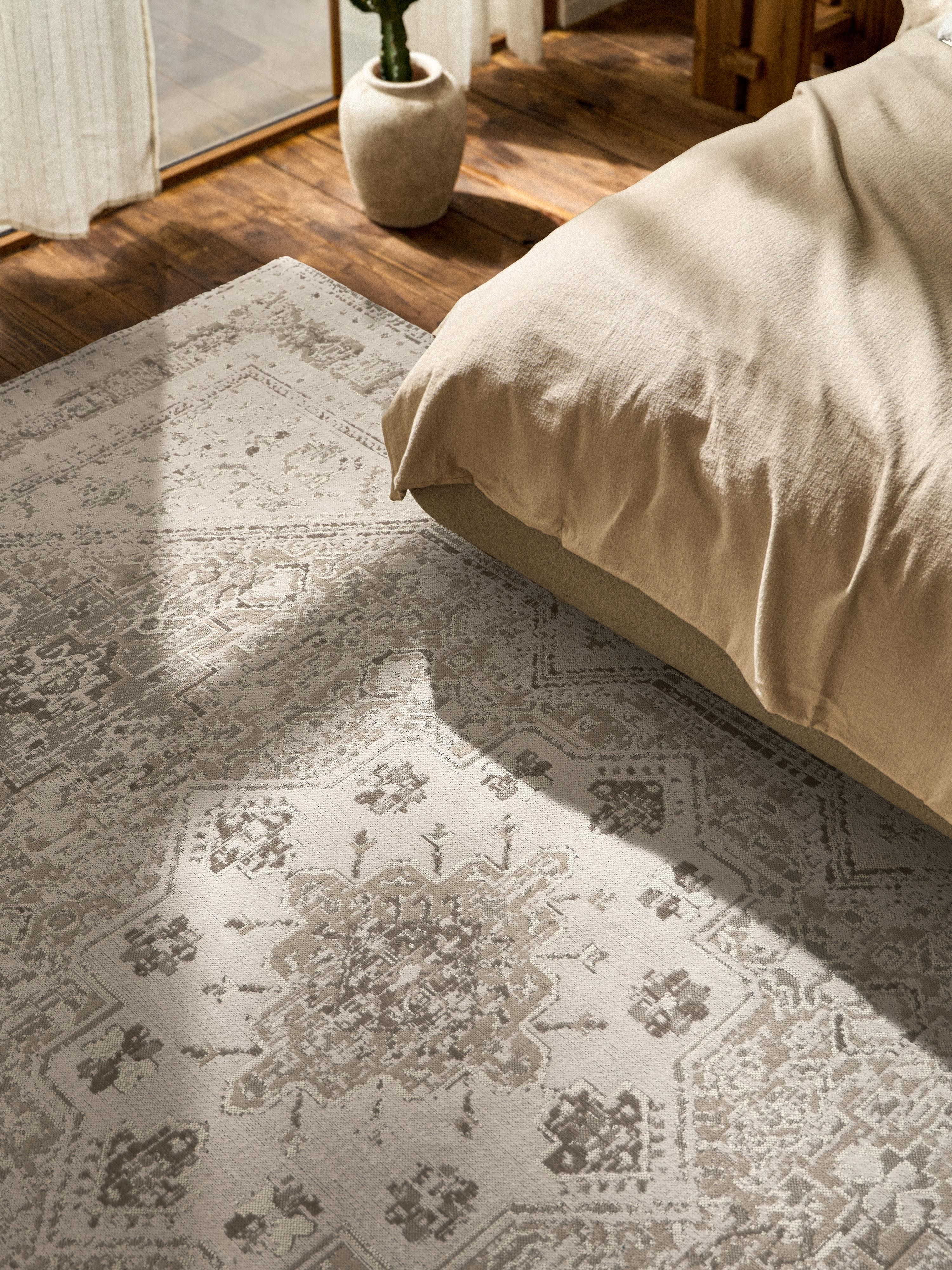 Mahdi Hand-Woven Chenille Rug