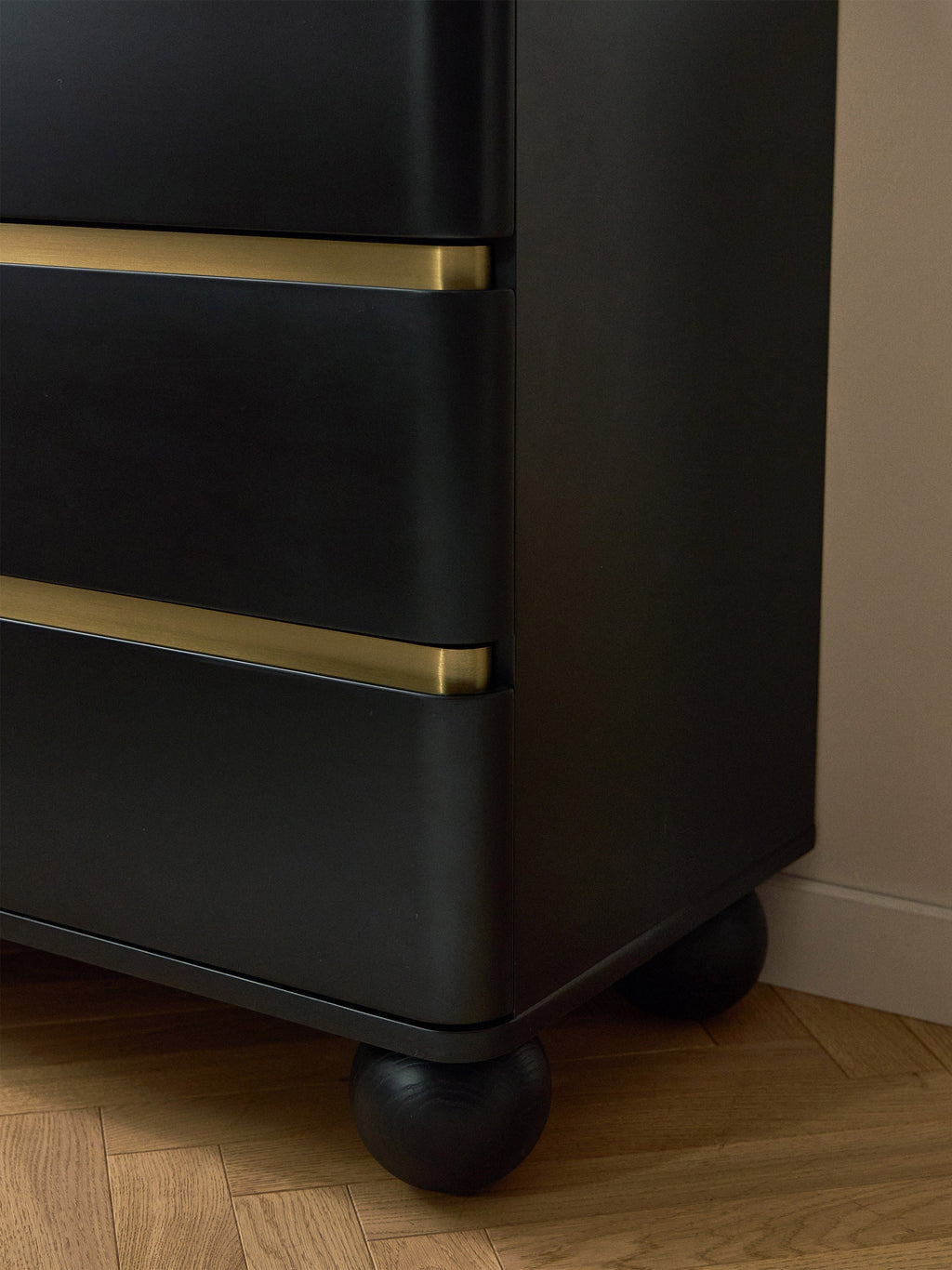 Bumba Chest of Drawers with Ball Feet