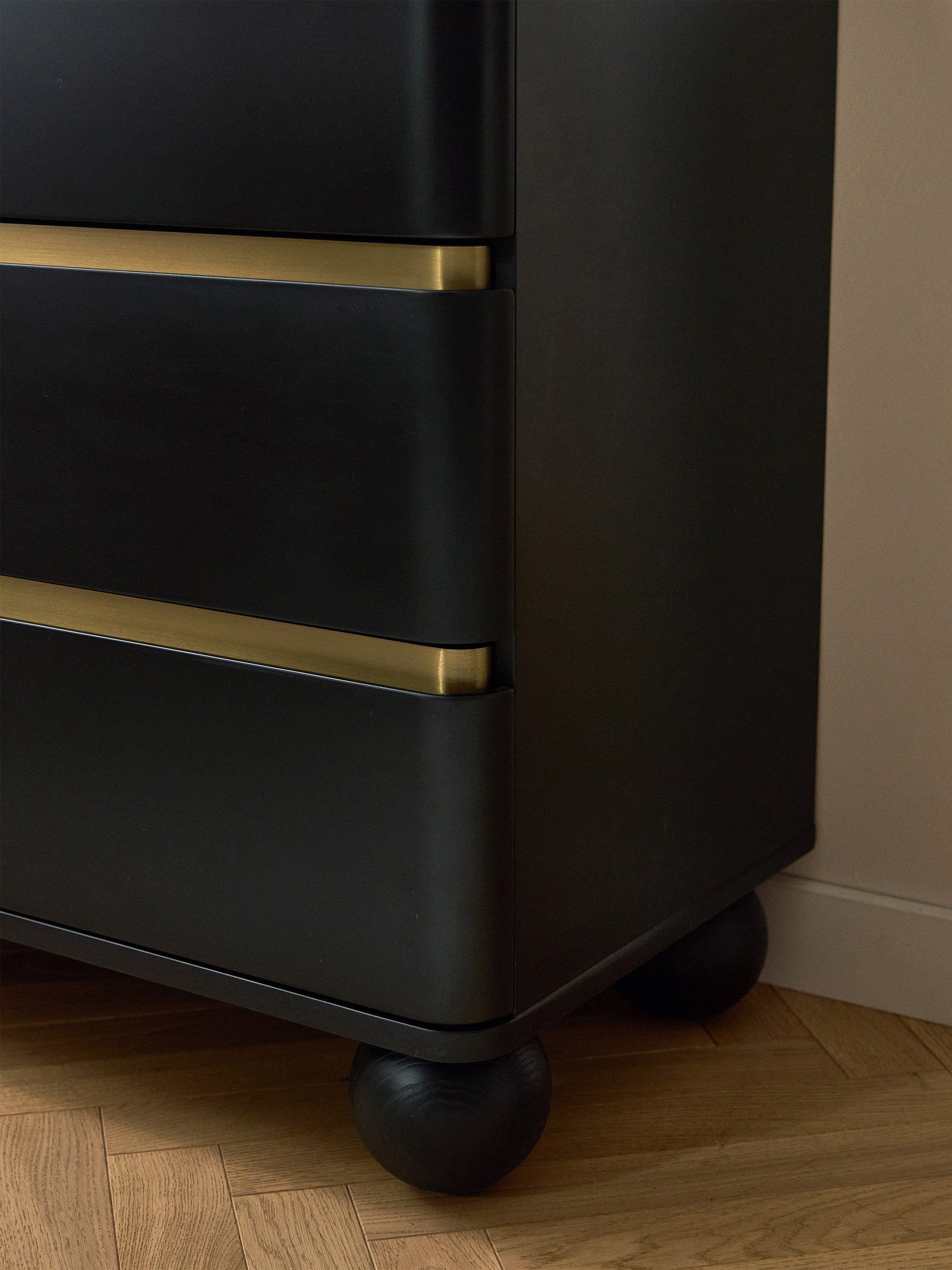 Bumba Chest of Drawers with Ball Feet