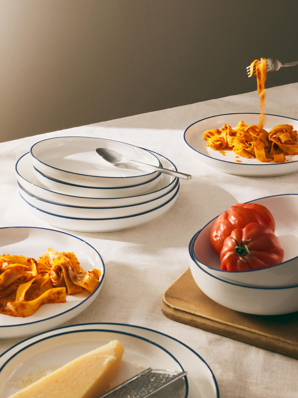 Facile Porcelain Tableware Set, 6 People, Set of 18