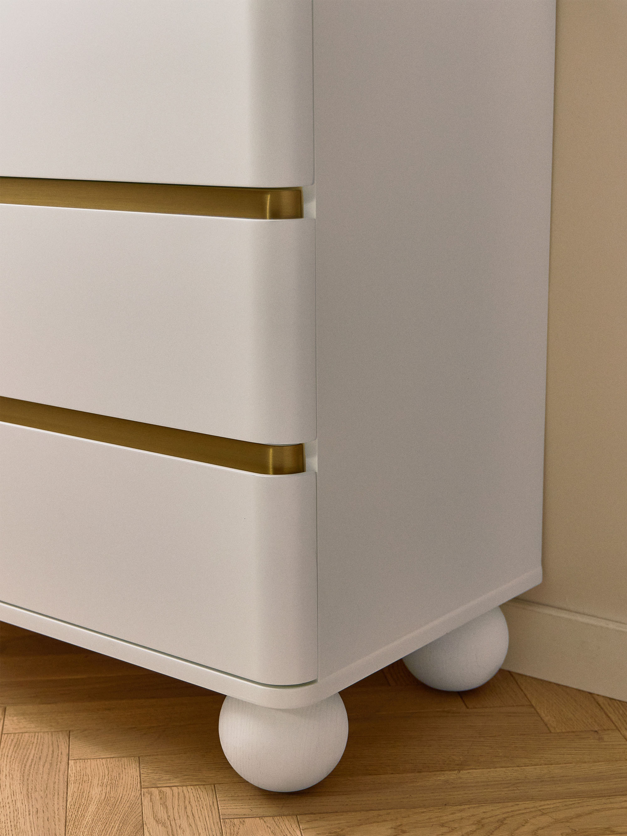Bumba Chest of Drawers with Ball Feet