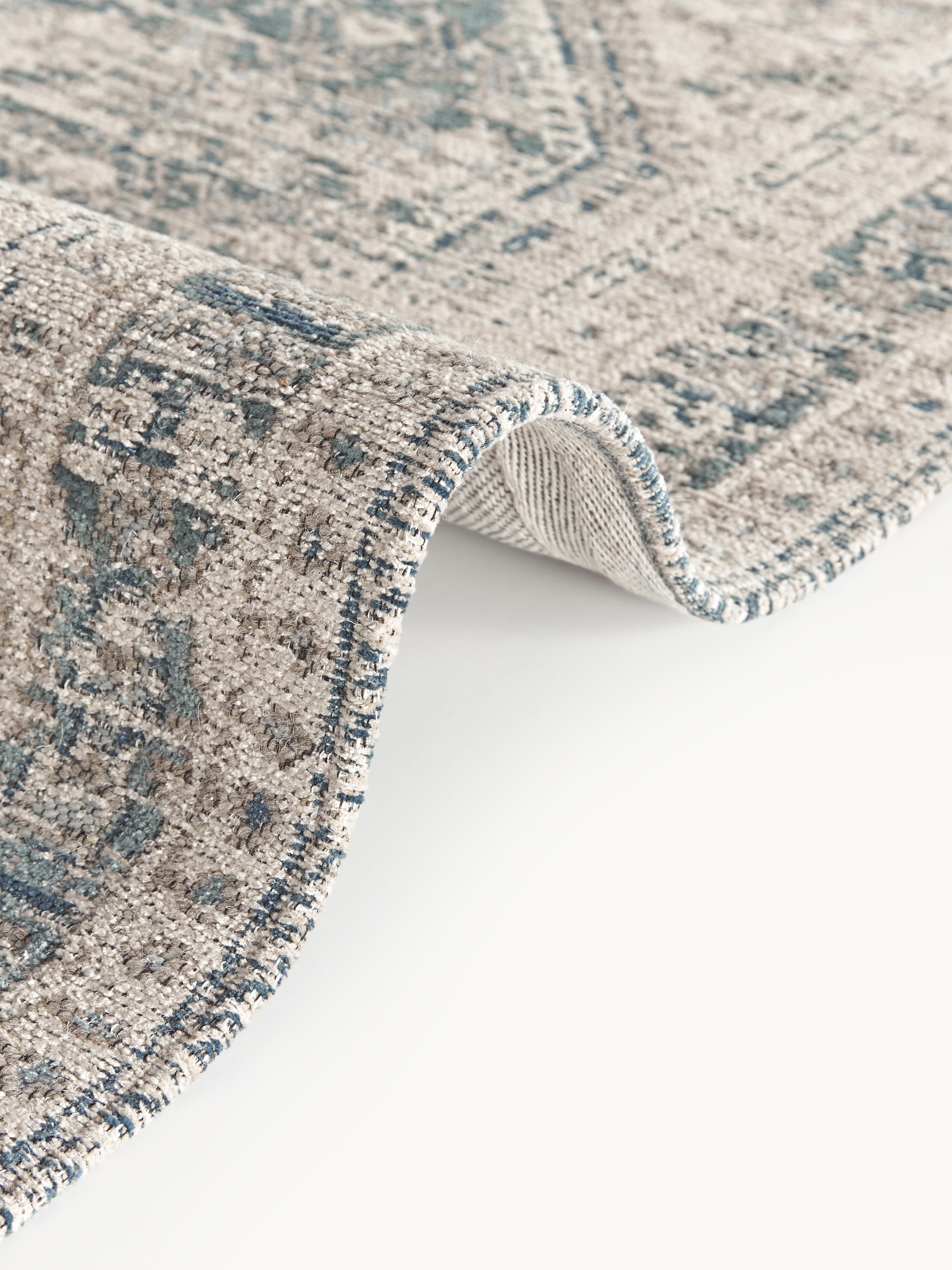 Mahdi Hand-Woven Chenille Rug