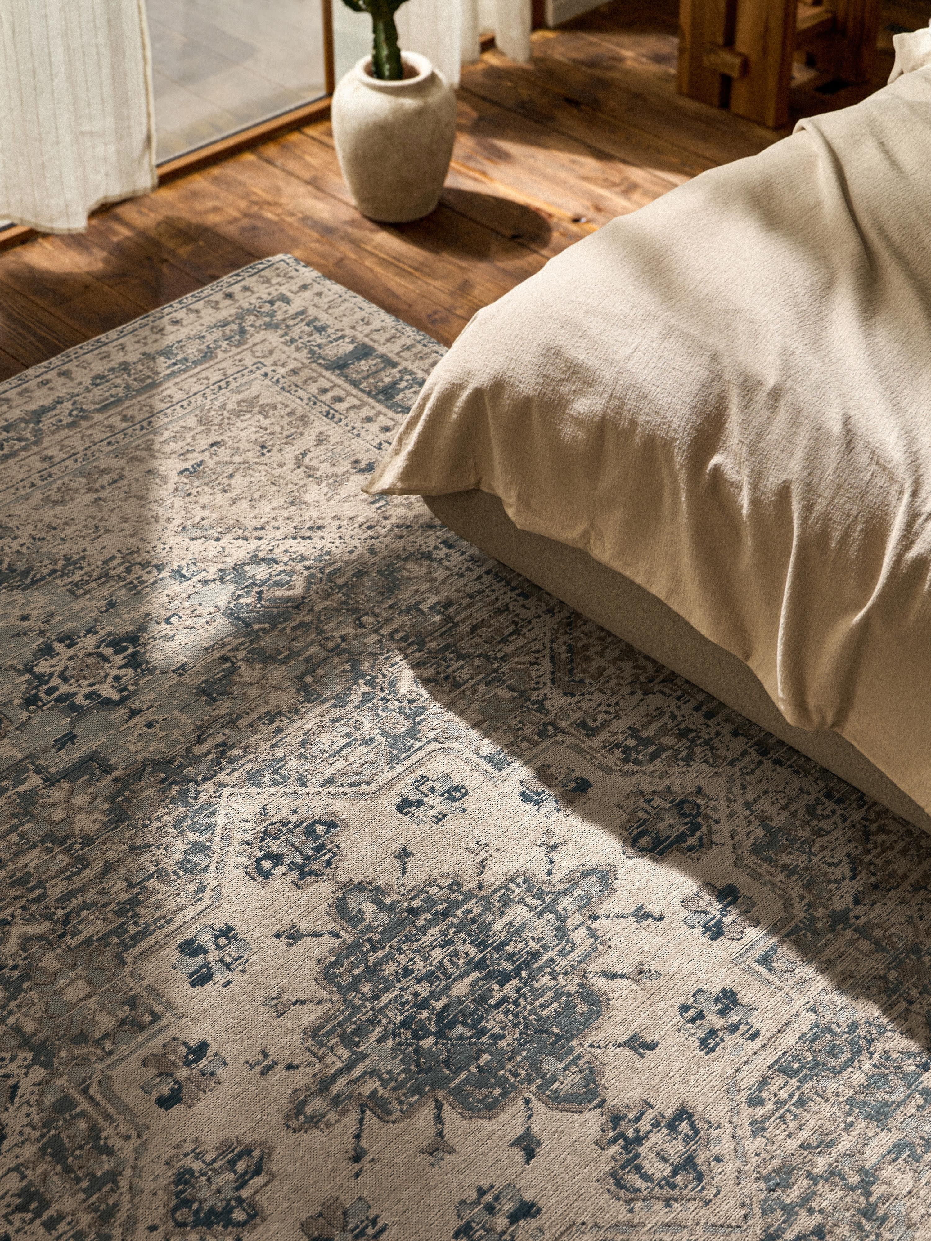 Mahdi Hand-Woven Chenille Rug