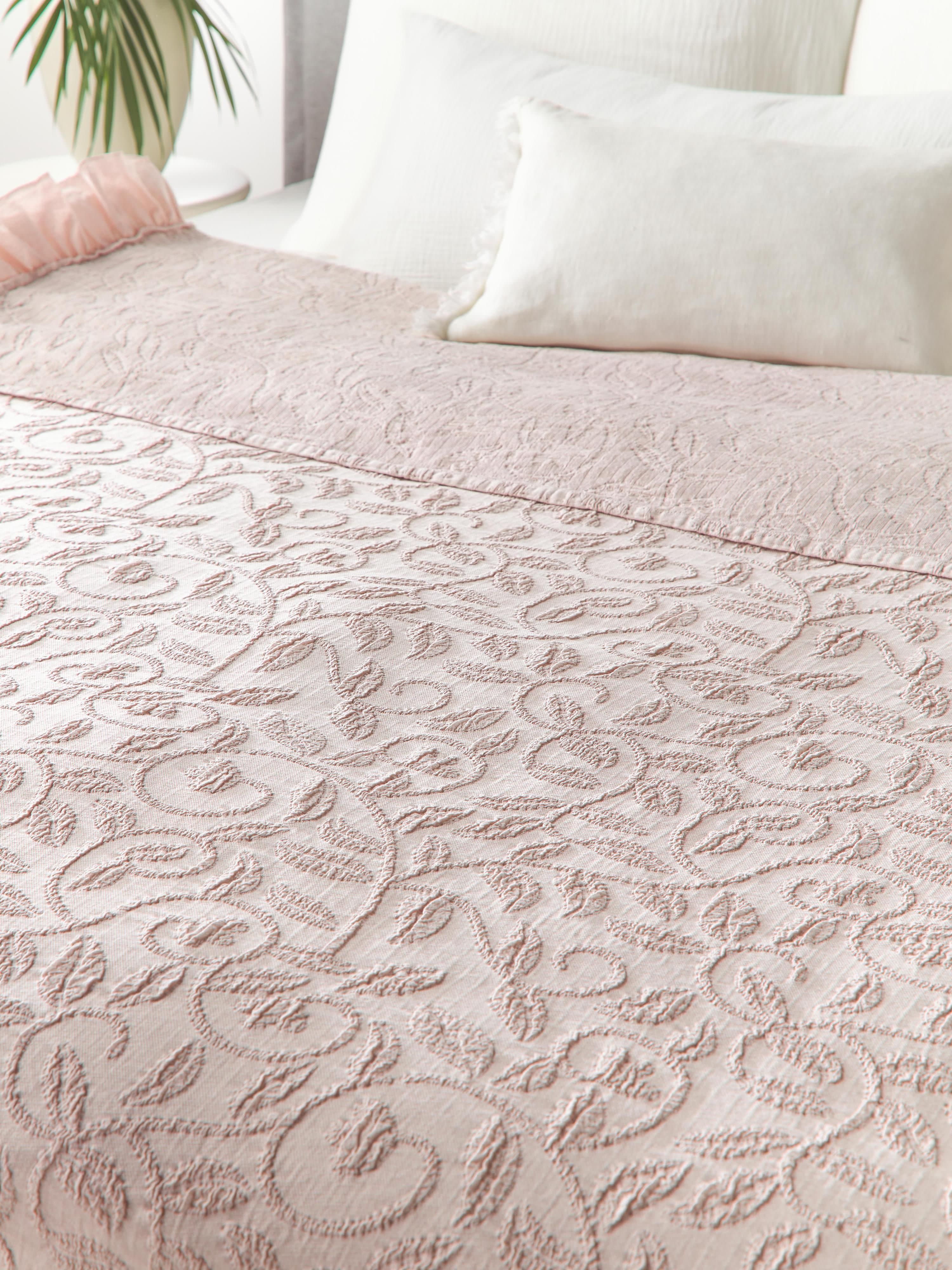 Clara Structured Cotton Blanket with Ruffles and Floral Pattern