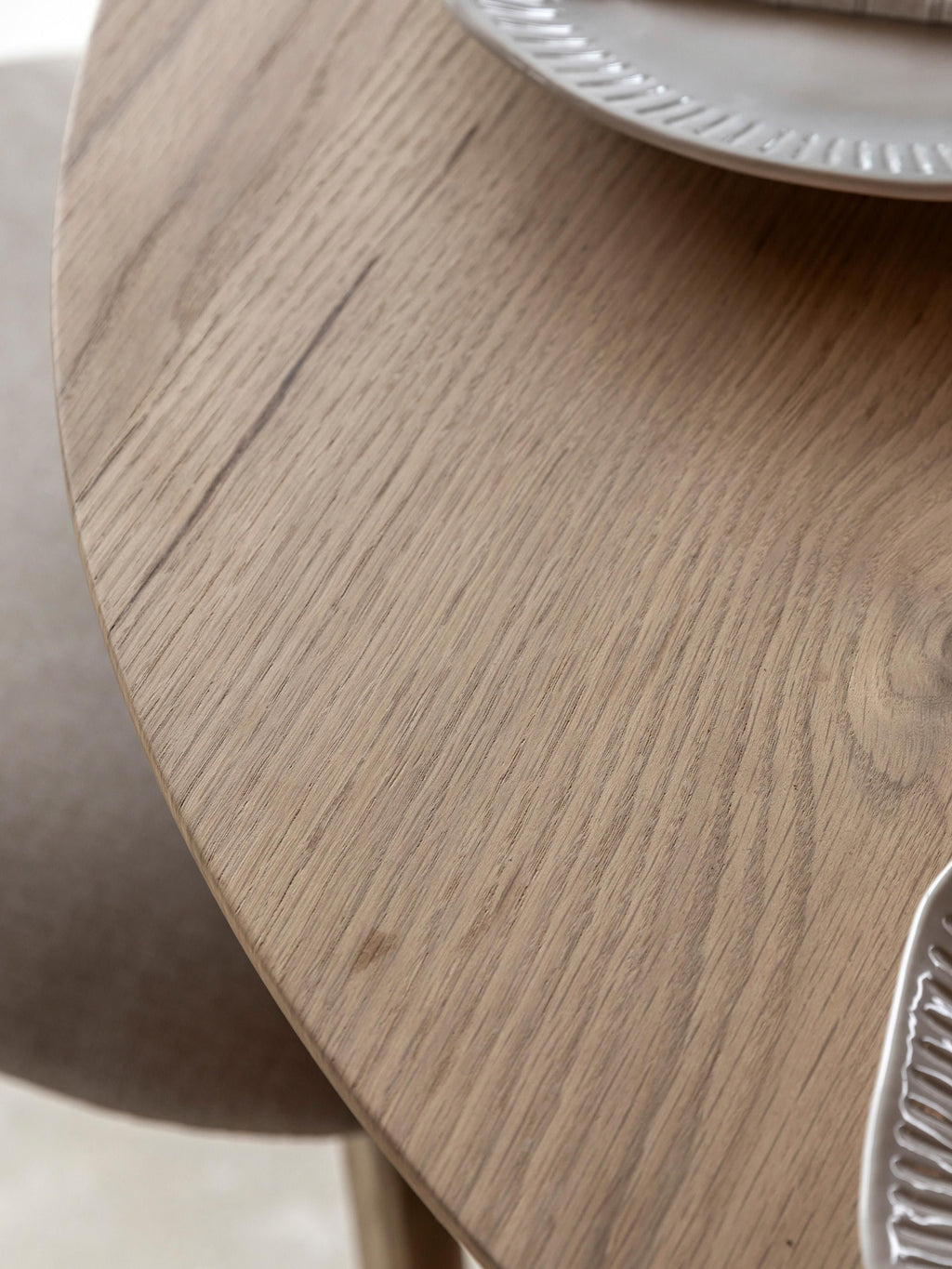 Hatfield Round Oak Wood Dining Table, Ø 110 cm