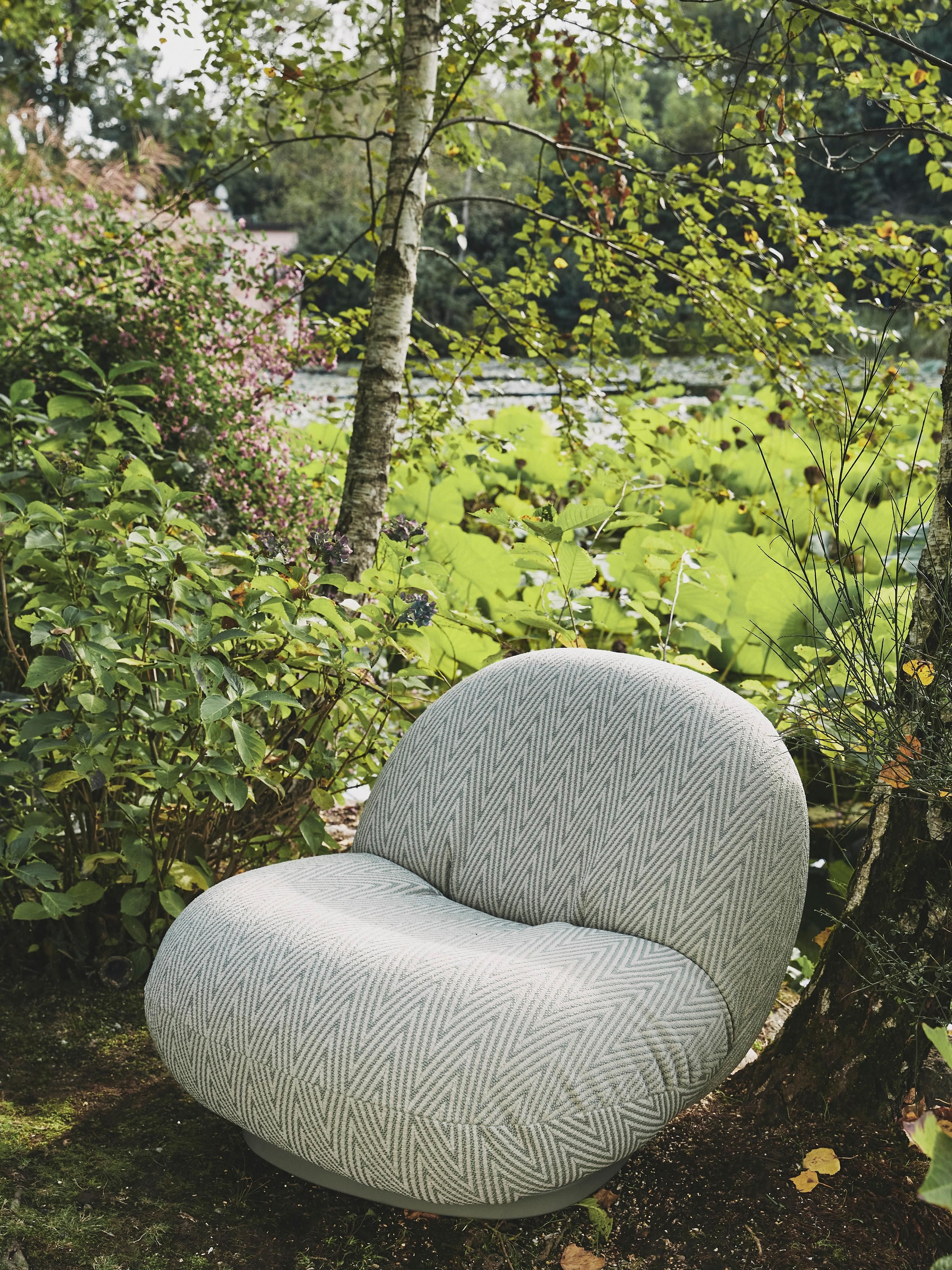 Pacha Swivel Garden Lounge Chair