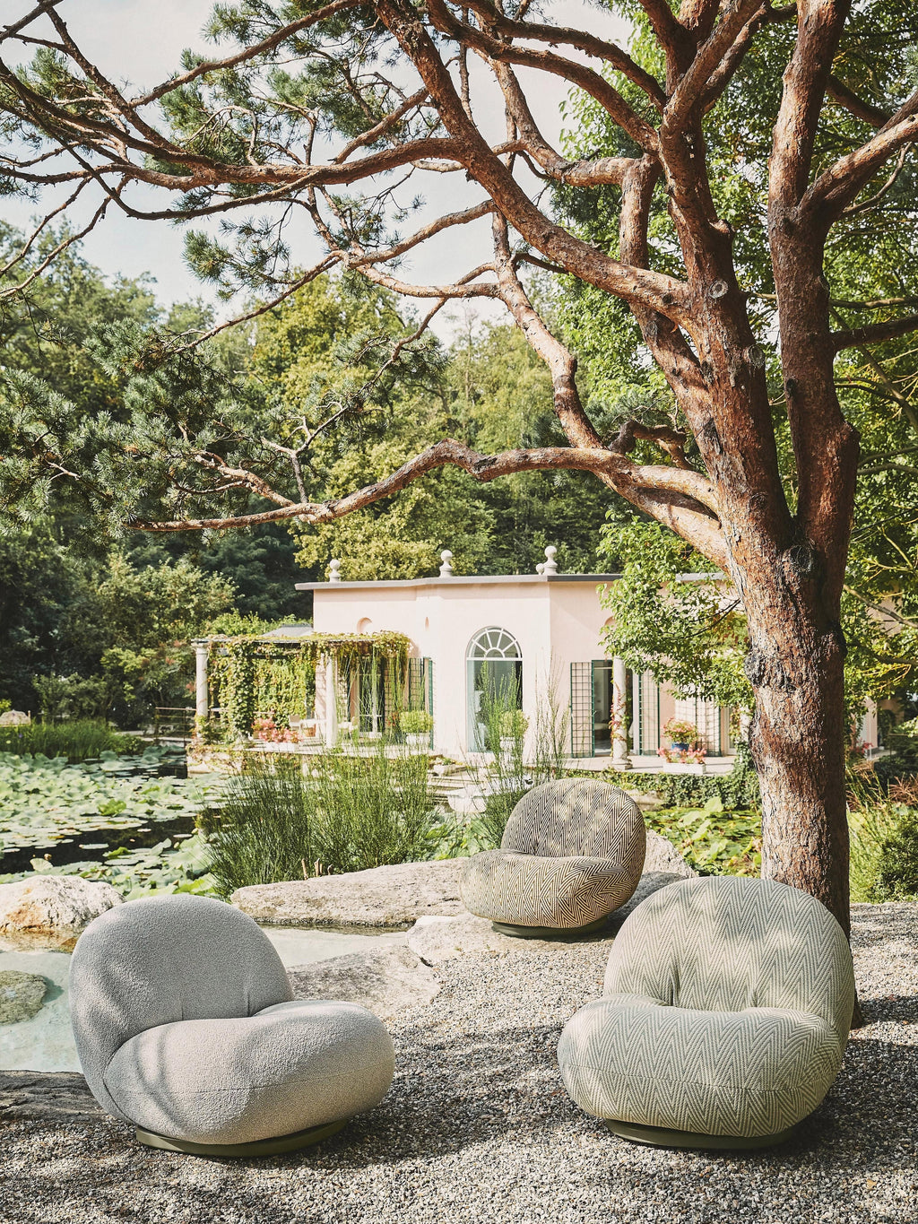 Pacha Swivel Garden Lounge Chair