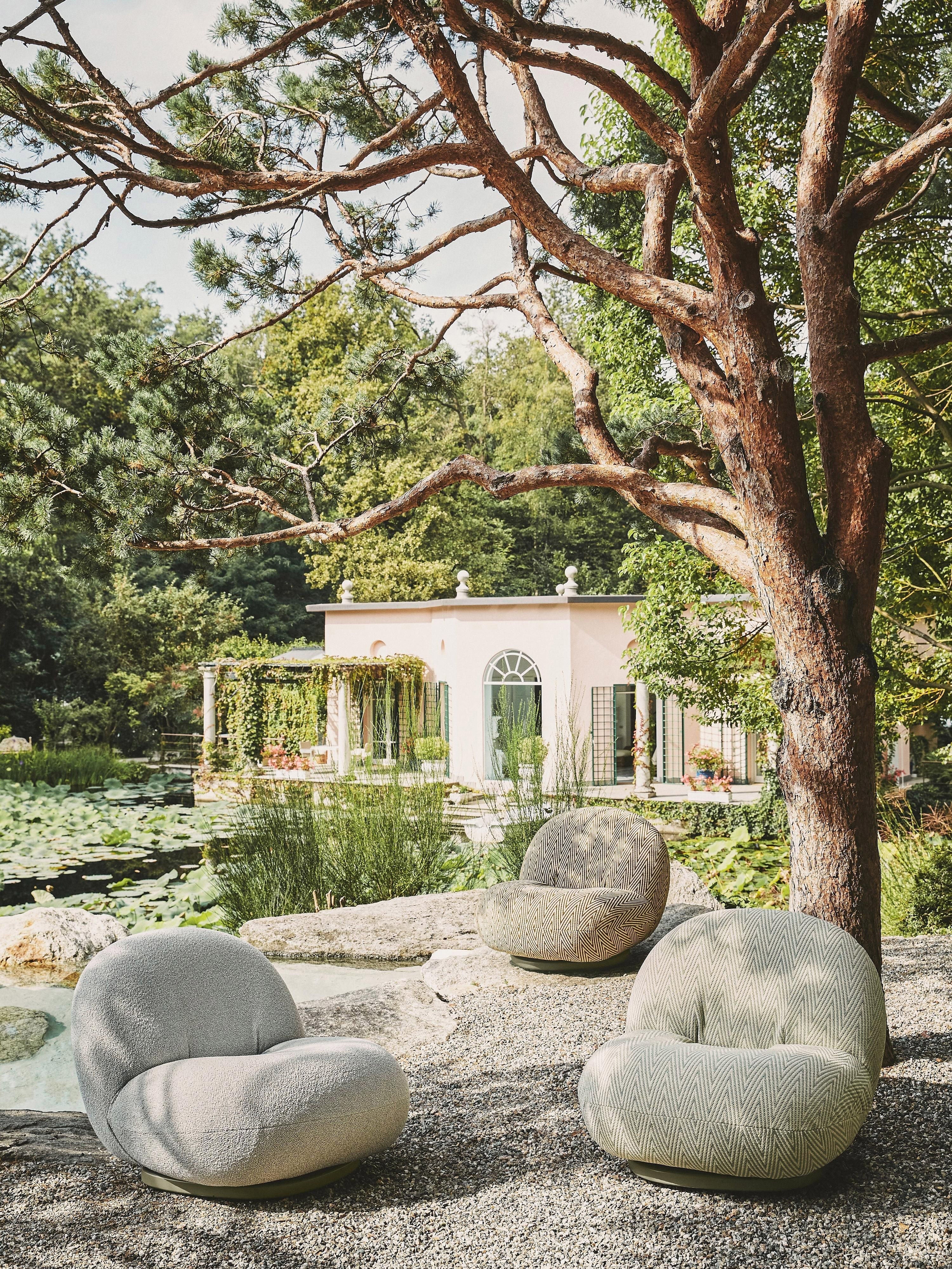 Pacha Swivel Garden Lounge Chair