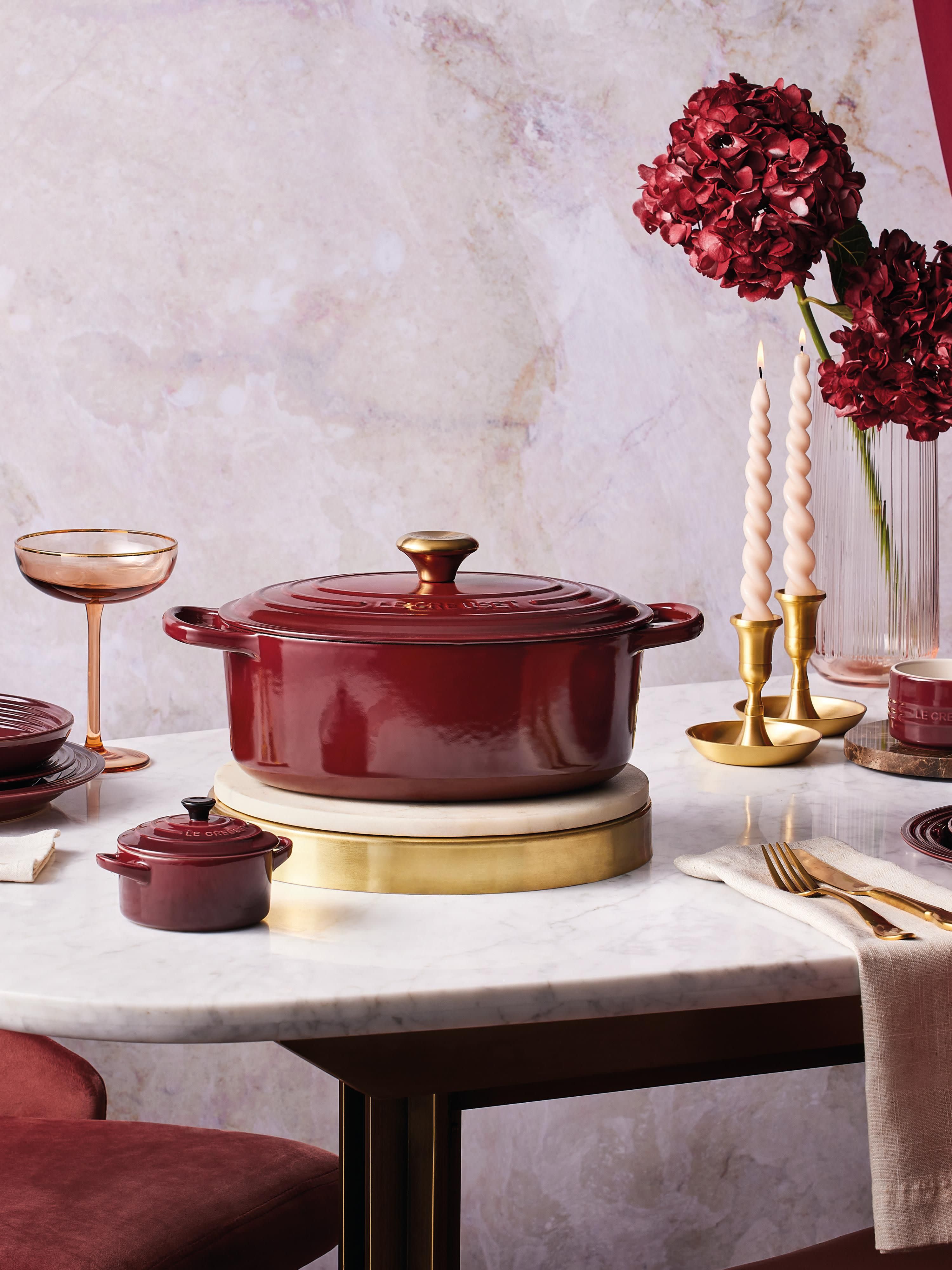 Collection Oval Cast Iron Casserole Signature