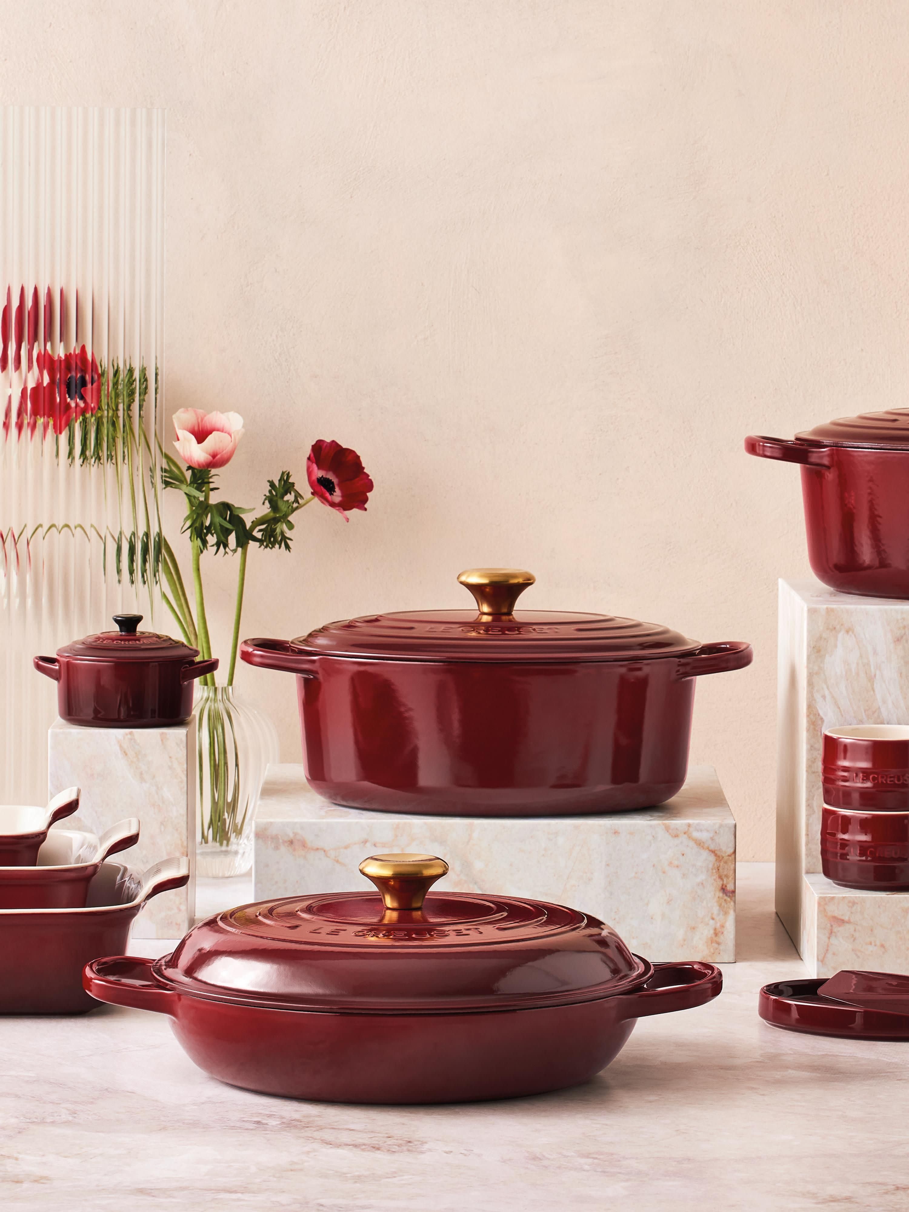 Collection Oval Cast Iron Casserole Signature